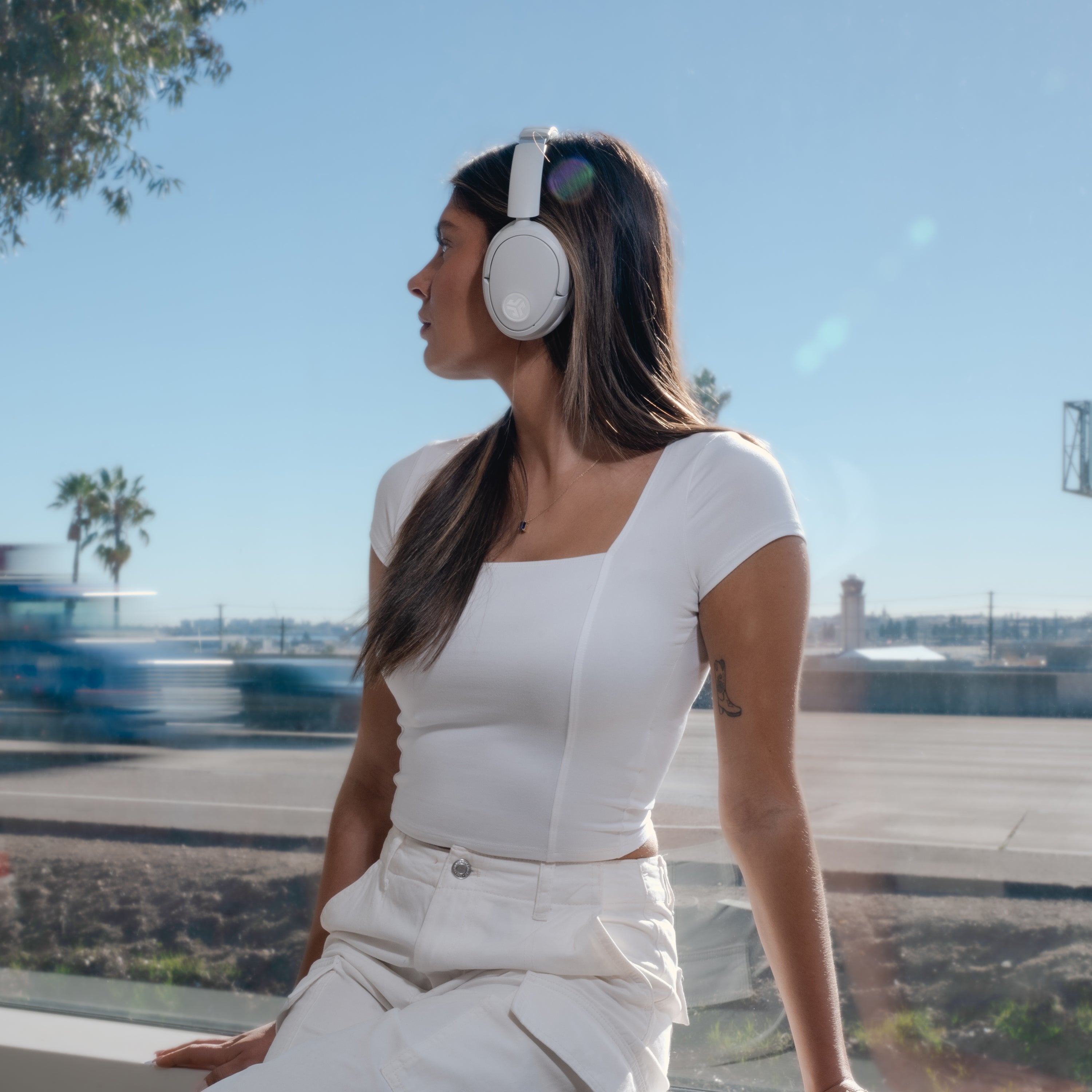 Auriculares Jlab Lux Anc Inalámbrico Bluetooth Ieuhbjluxancrwht62 Blanco