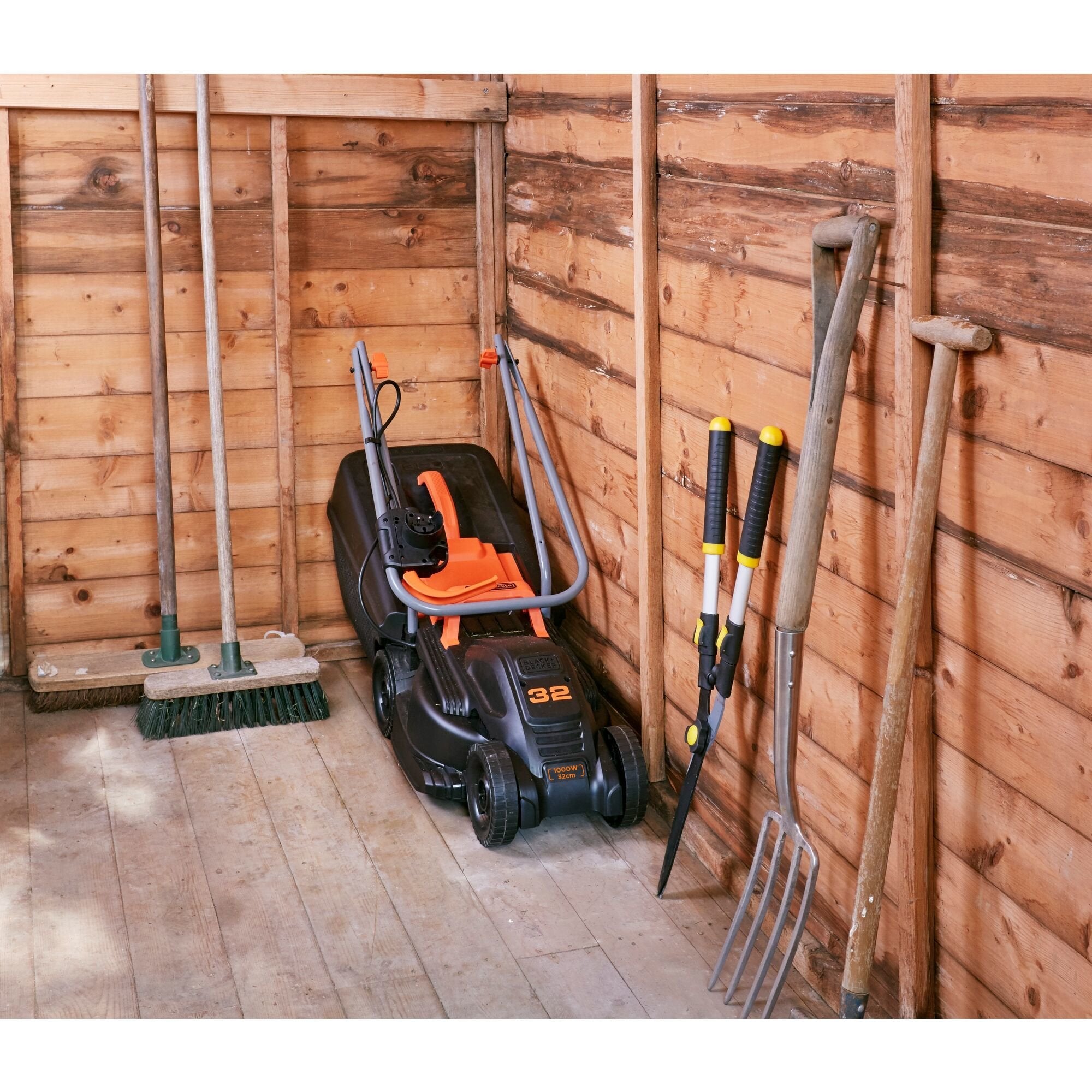 Cortacésped Eléctrico Rotativo Black Decker Bemw351-Qs, 32 Cm, 1000 W, Color Naranja Y Negro.