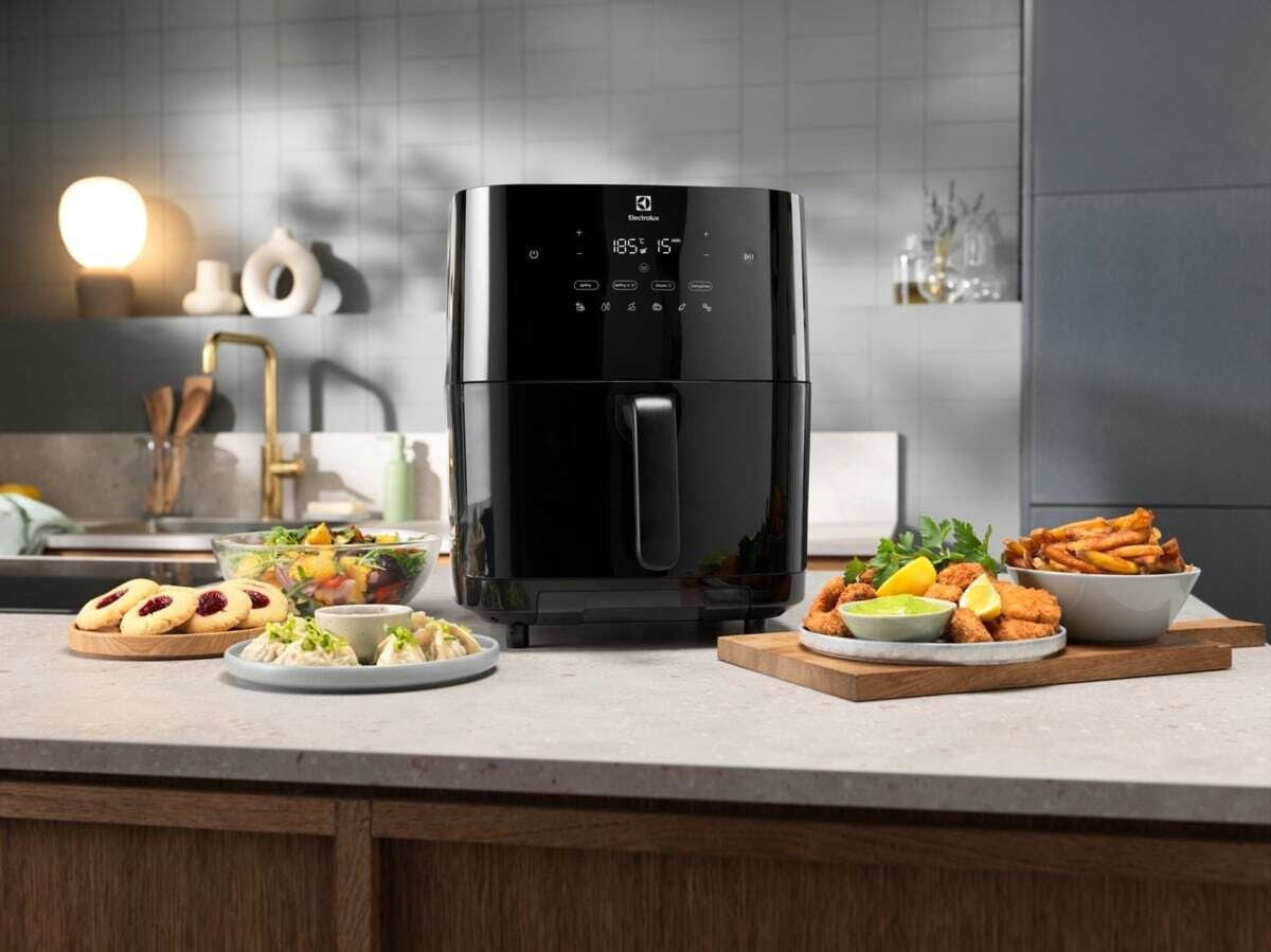 EAN 7333394032603 - Electrolux EAF7SB Sencillo 6,9 L Independiente 1700 W Freidora de aire caliente Negro imagen 12