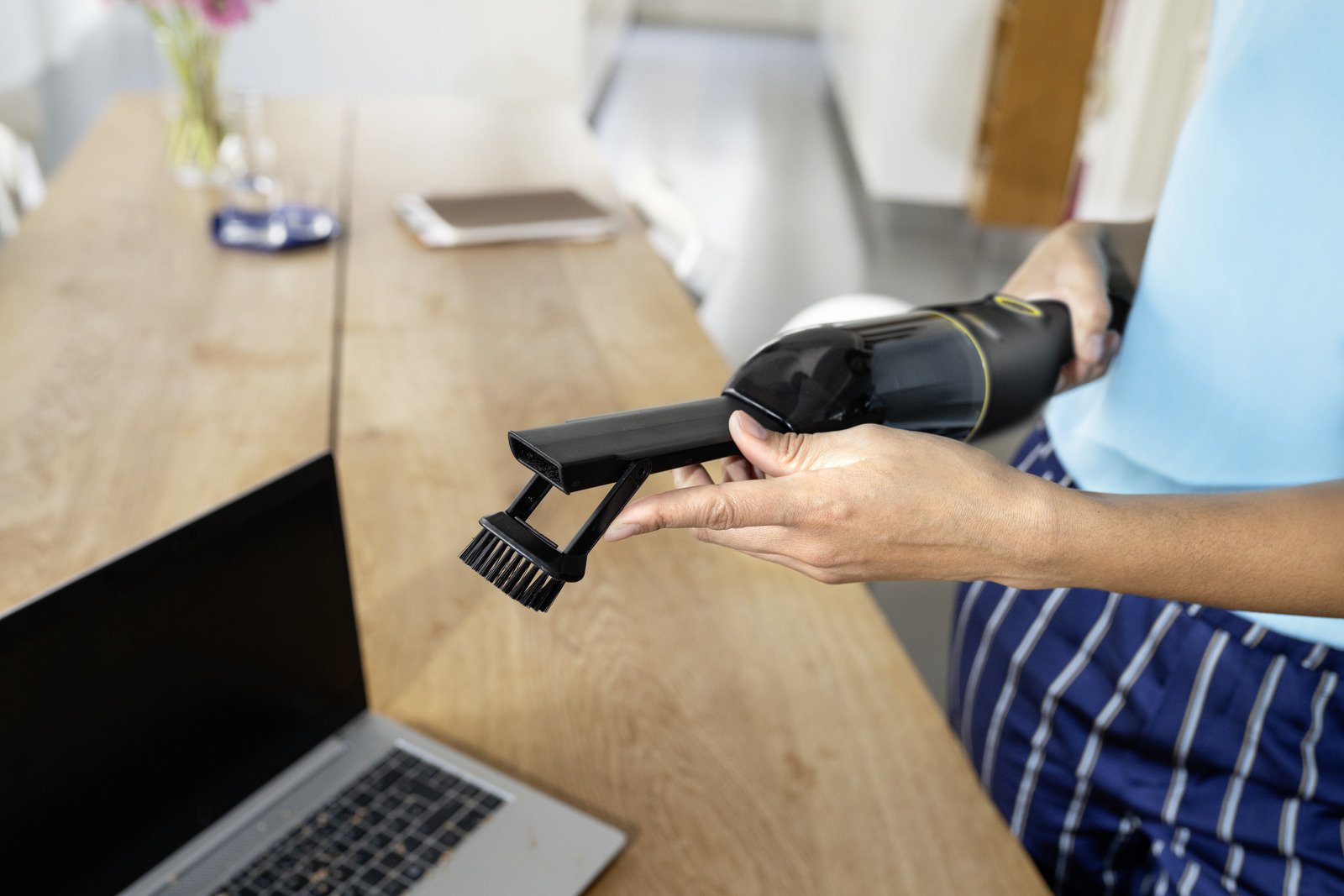 EAN 4066529151544 - Kärcher 1.198-355.0 aspiradora de mano Negro, Amarillo Sin bolsa imagen 3