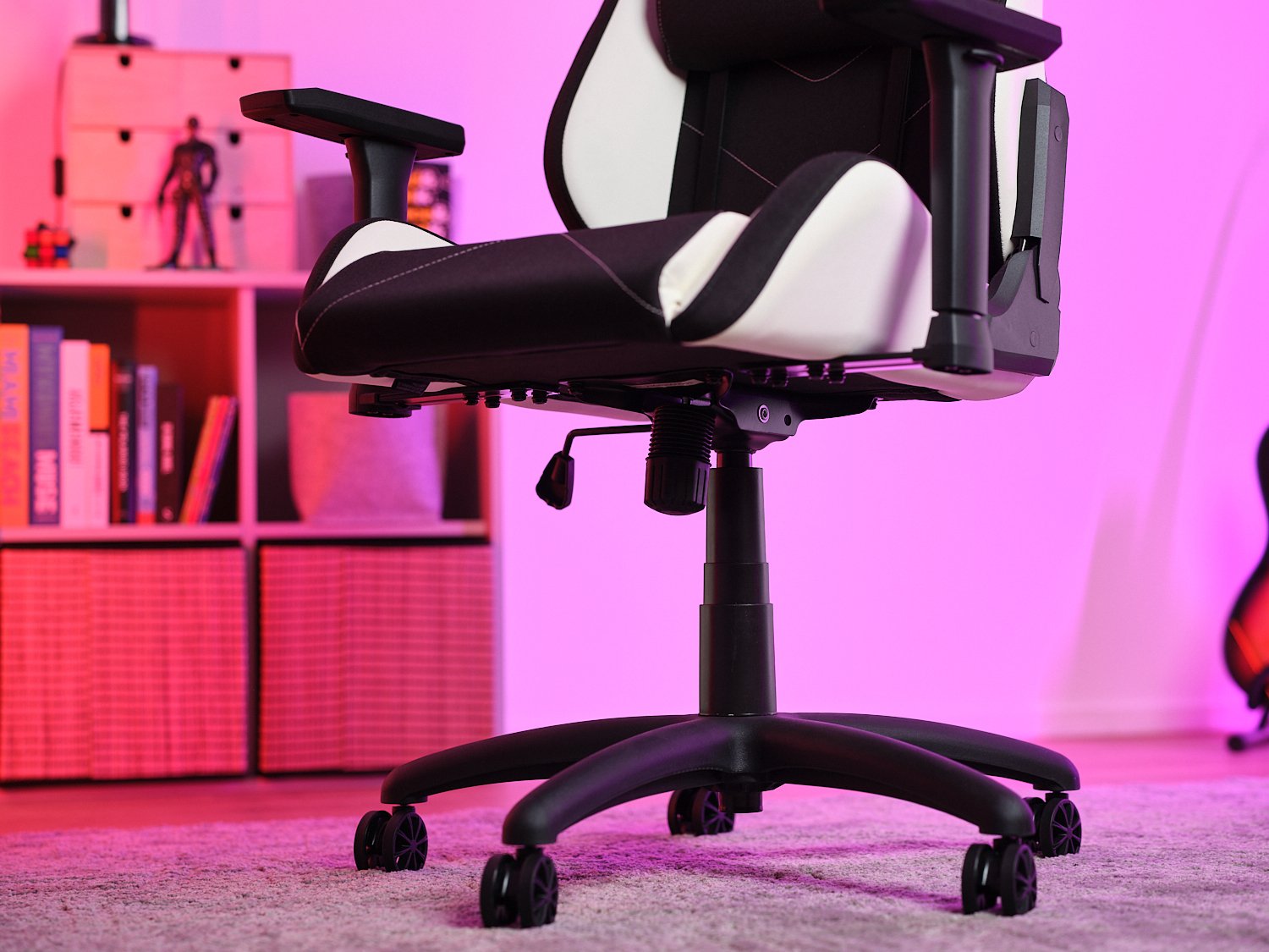 EAN 8713439250657 - Trust GXT 714 RUYA Silla para videojuegos universal Negro, Blanco imagen 9