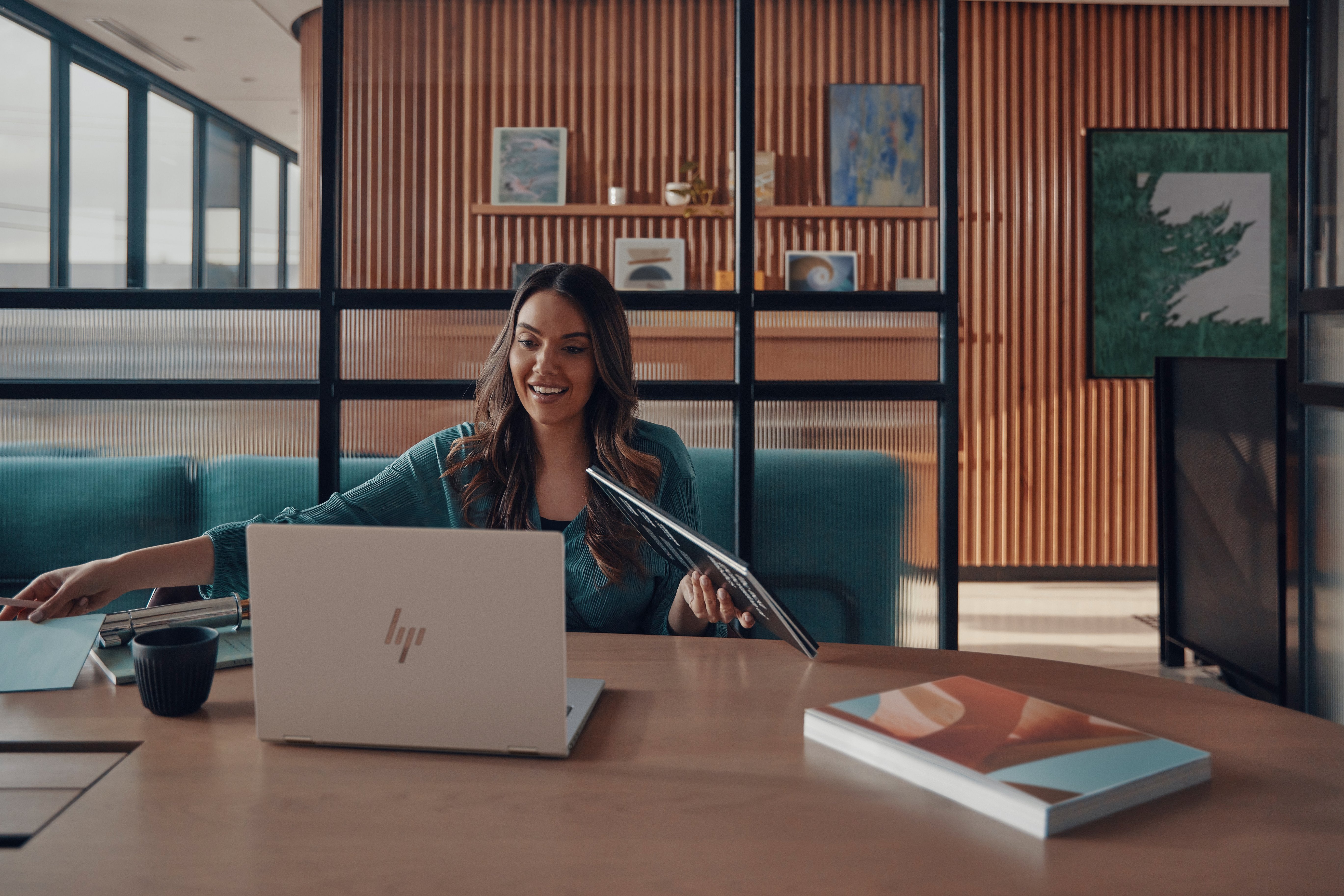 EAN 198415351760 - HP EliteBook 1040 G11 Intel Core Ultra 7 155H Portátil 35,6 cm (14") WUXGA 32 GB LPDDR5x-SDRAM 1 TB SSD Wi imagen 10