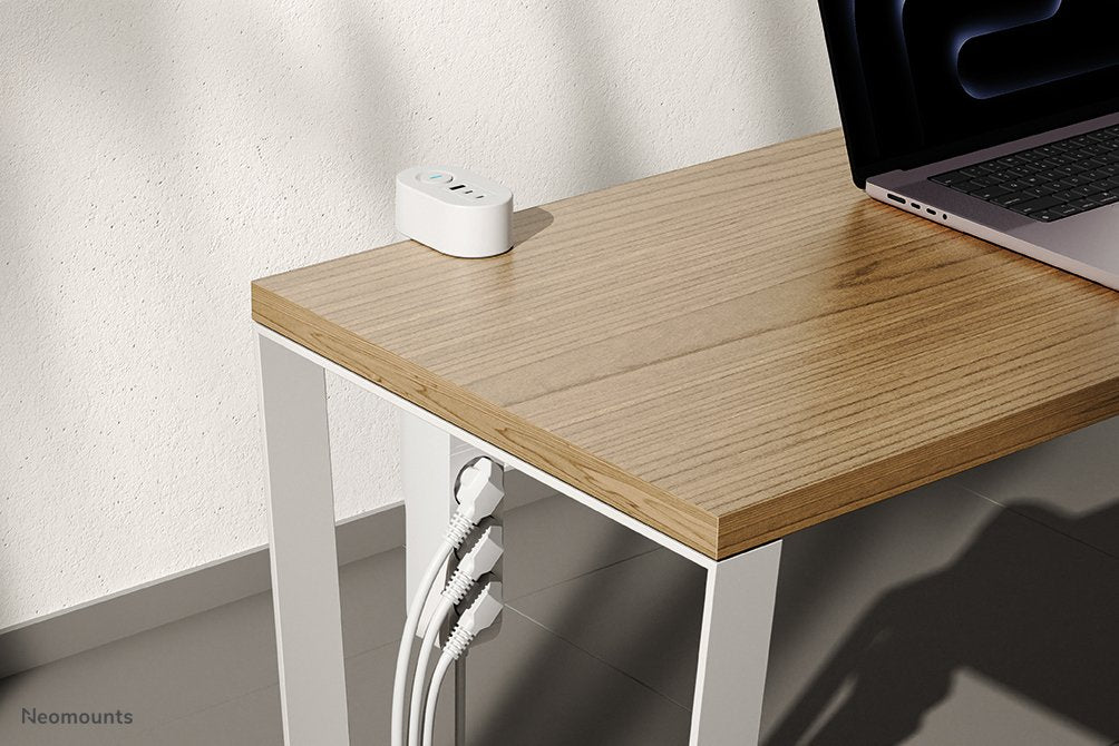 Neomounts Ds22-840wh6 Regleta De Sobremesa Con Abrazadera Y Puertos Usb-C Y Usb-A - Carga Rápida