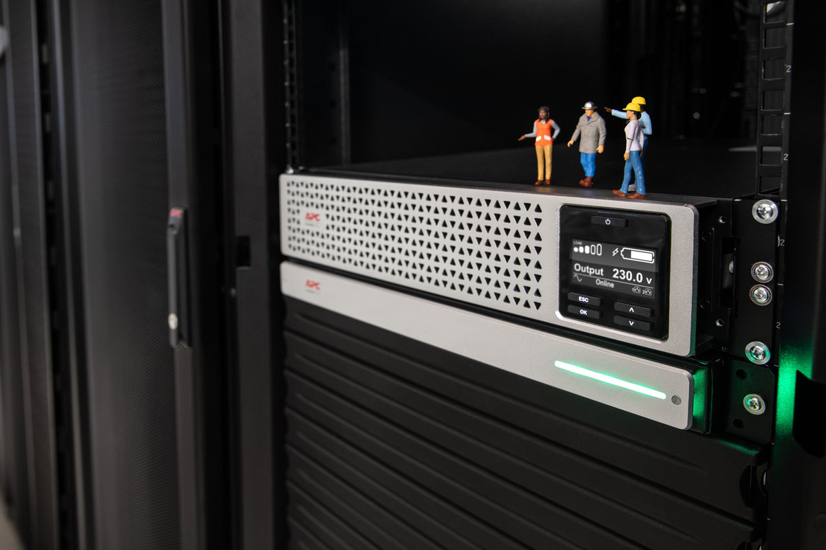 EAN 8592978145736 - APC SRTL1000RMXLI-NC sistema de alimentación ininterrumpida (UPS) Doble conversión (en línea) 1 kVA 900 W imagen 8