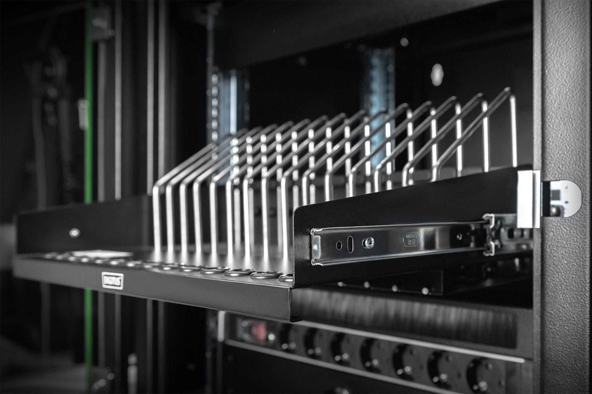 Estante Extraíble Digitus Dn-97665 Para Tabletas, Computadoras Portátiles, Teléfonos Inteligentes