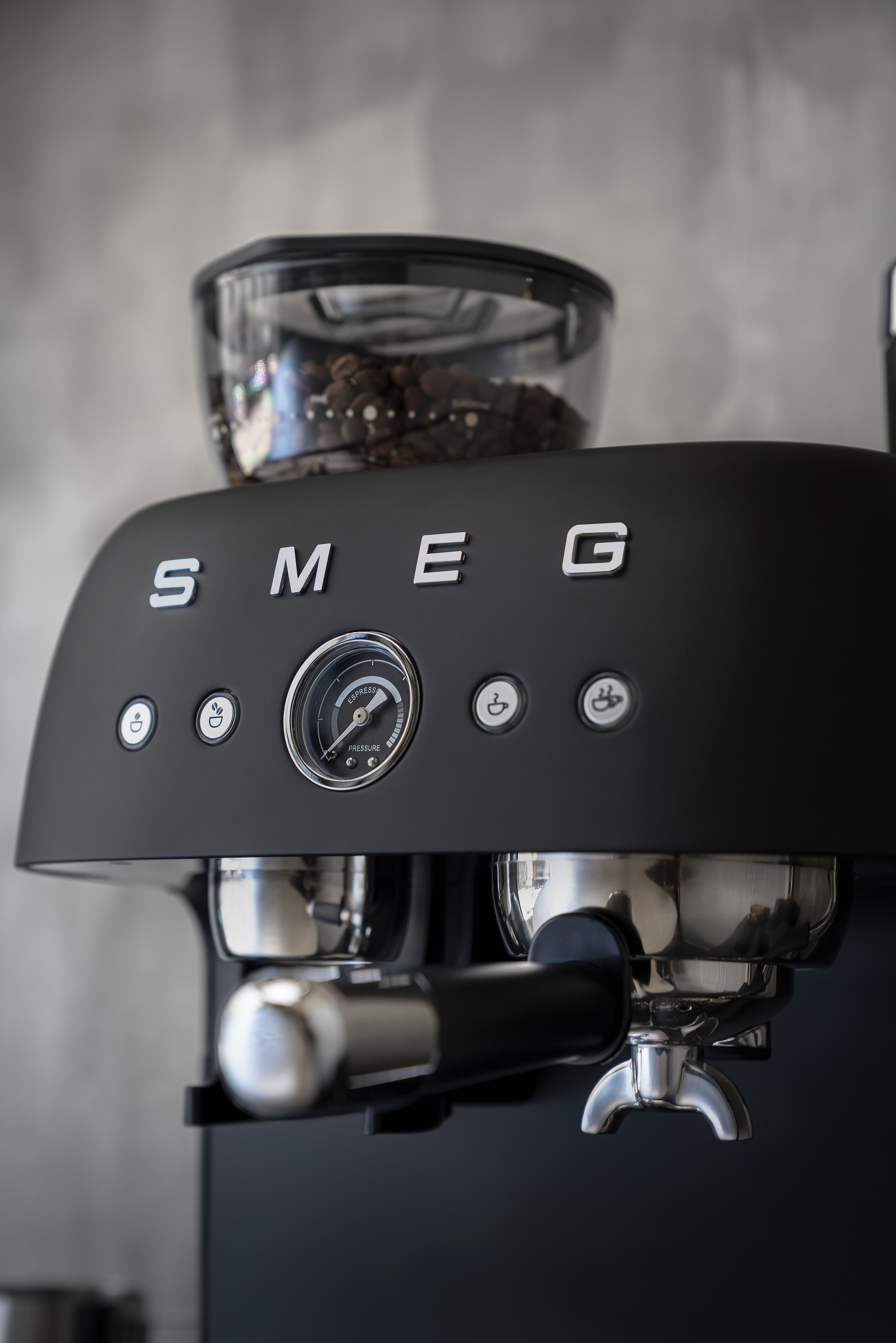 EAN 8017709354572 - Smeg EGF03BLMEU cafetera eléctrica Manual Máquina espresso 2,4 L imagen 18