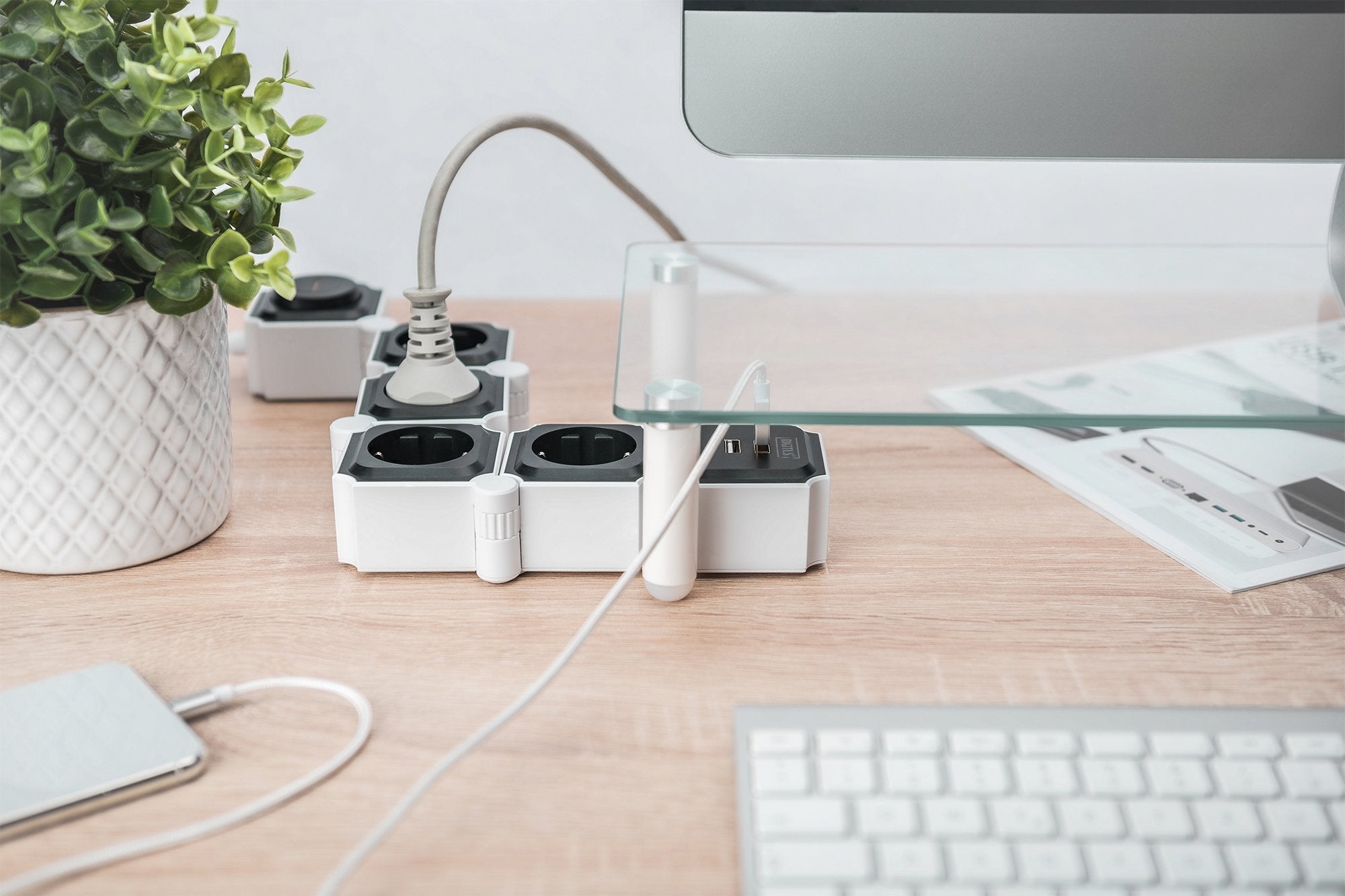 EAN 4016032463917 - Digitus DA-70620 base múltiple 1,6 m 4 salidas AC Interior Negro, Blanco imagen 10