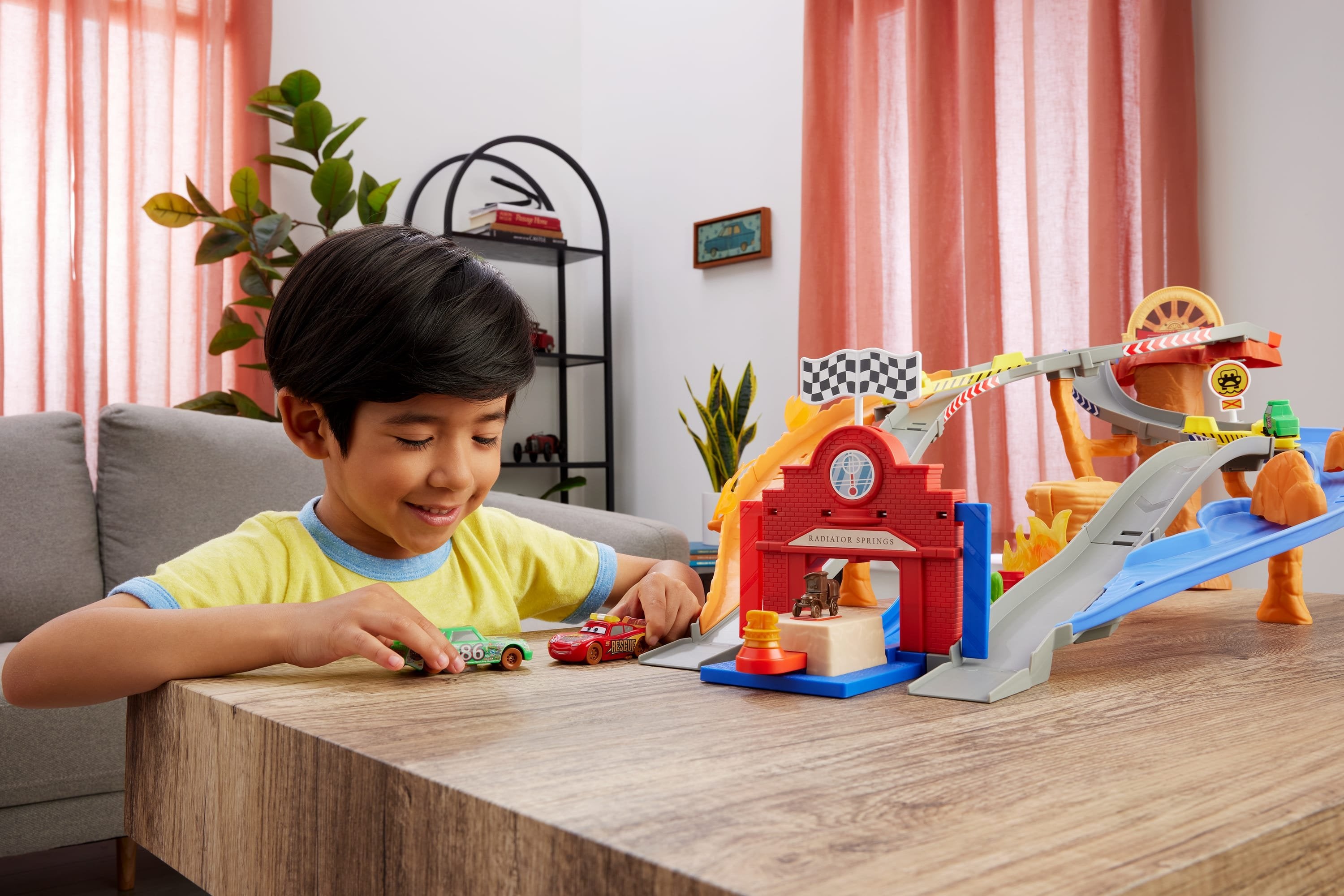 EAN 0194735300297 - Disney Pixar Cars JFL57 vehículo de juguete imagen 4
