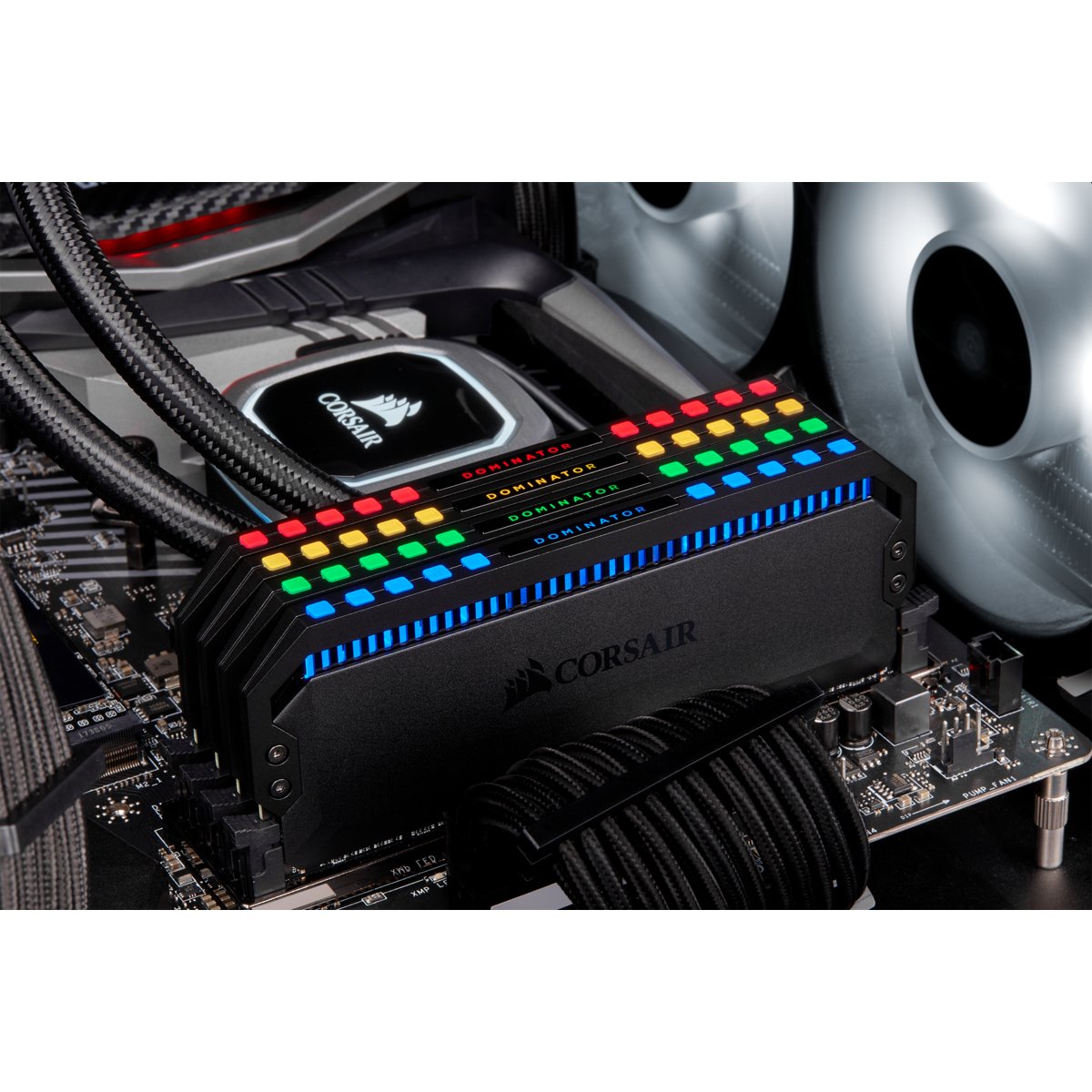 EAN 840006607403 - Corsair Dominator Platinum RGB módulo de memoria 32 GB 4 x 8 GB DDR4 288-pin DIMM imagen 7