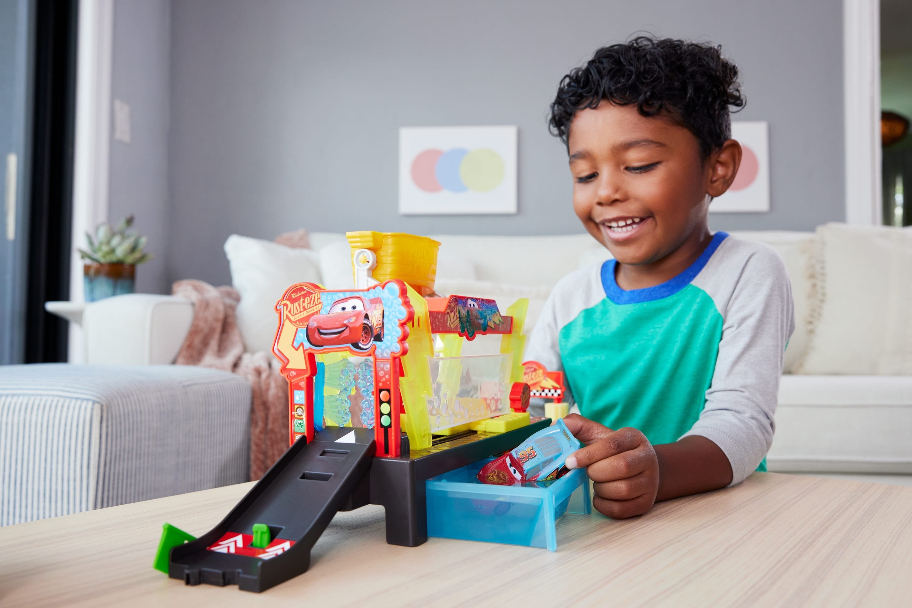 EAN 0194735264100 - Disney Pixar Cars JBM70 vehículo de juguete imagen 2