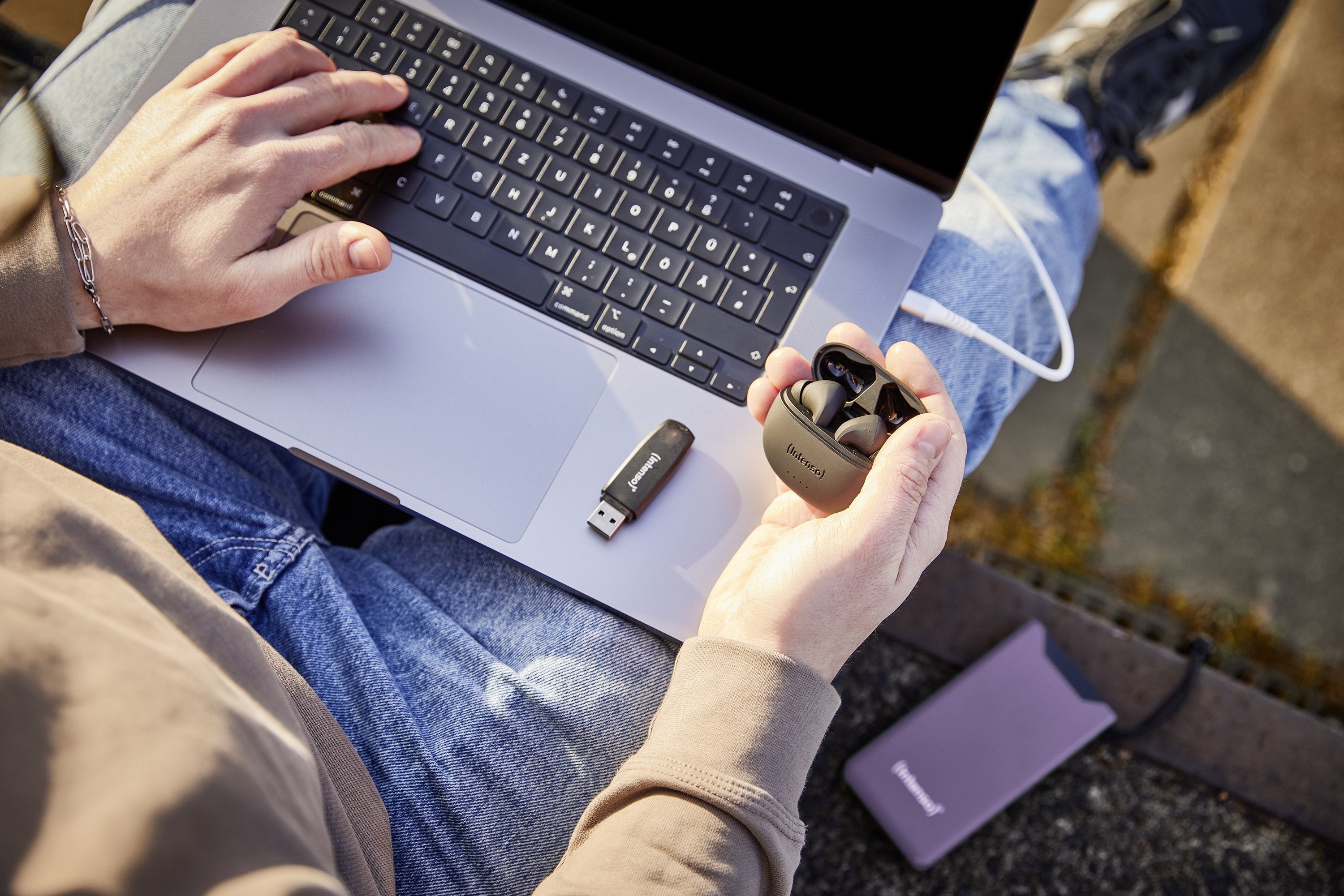 EAN 4034303034284 - Intenso 7332033 batería externa Polímero de litio 10000 mAh Púrpura imagen 9