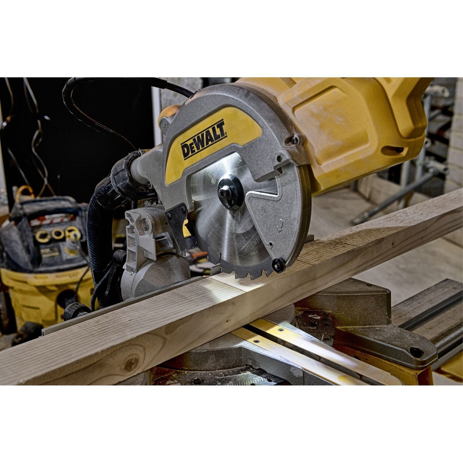 EAN 5035048633588 - DeWALT DWS777-QS sierra ingletadora 6300 RPM 1800 W imagen 6