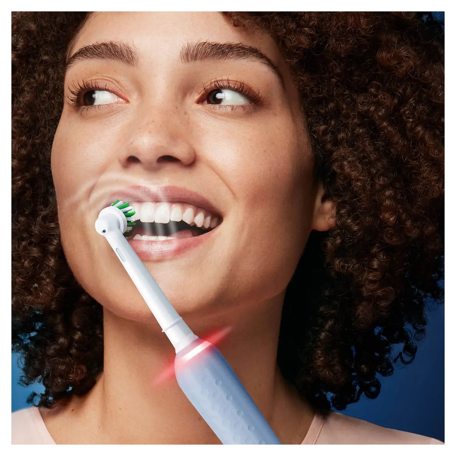 EAN 8006540759752 - Oral-B Pro 3 3000 Cross Adulto Cepillo dental oscilante Azul imagen 4