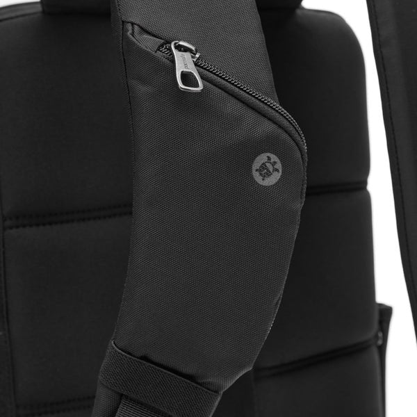 EAN 0688334000820 - Pacsafe 30635100 maletines para portátil 40,6 cm (16") Mochila Negro imagen 10