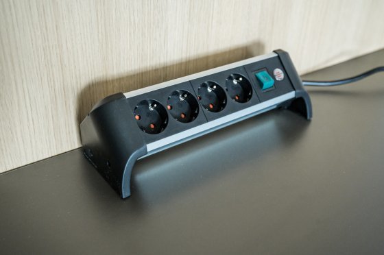 EAN 4007123677535 - Brennenstuhl 1391040400 base múltiple 1,8 m 4 salidas AC Interior Negro, Plata imagen 6
