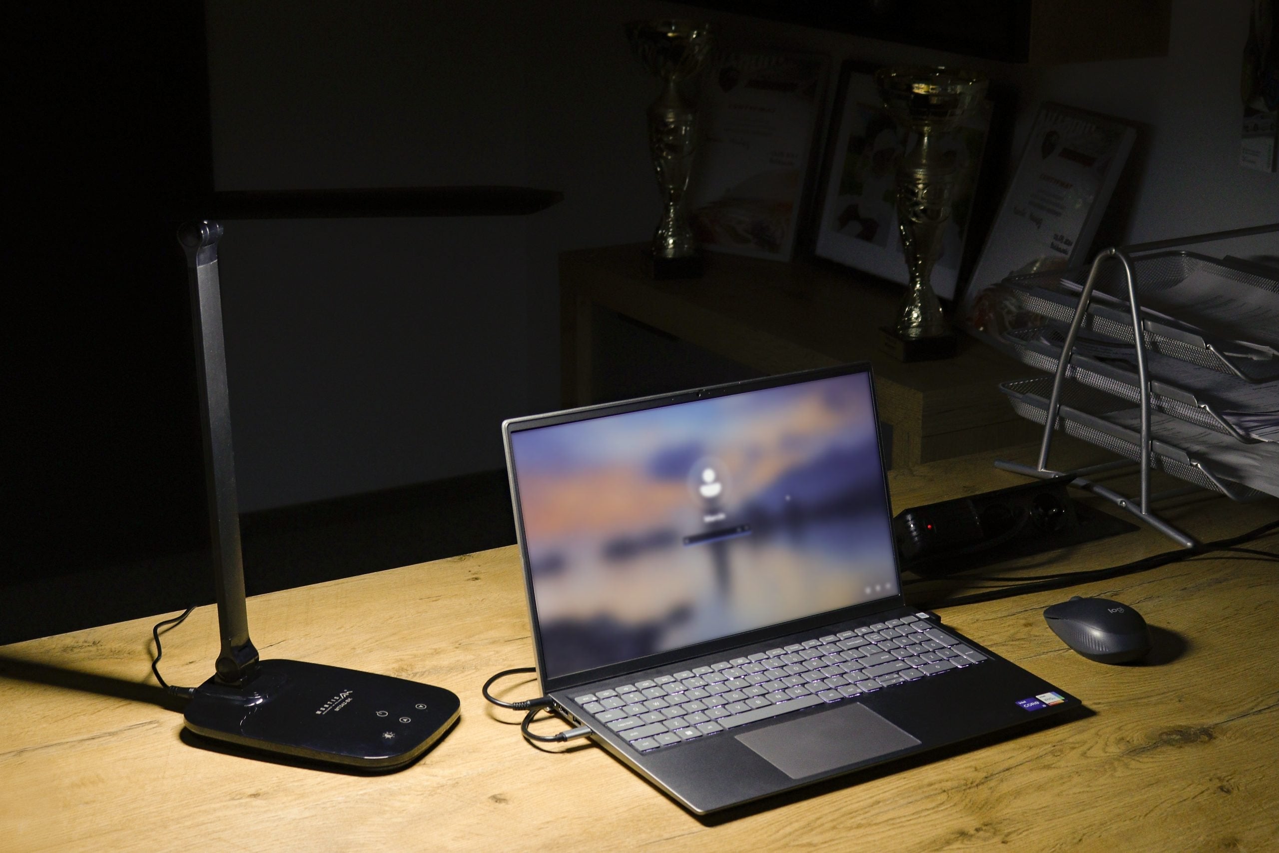 EAN 5901811409998 - Montis Lampka biurkowa wielofunkcyjna LED MT042-BK Czarna/Black lámpara de mesa 5,7 W F Negro imagen 10