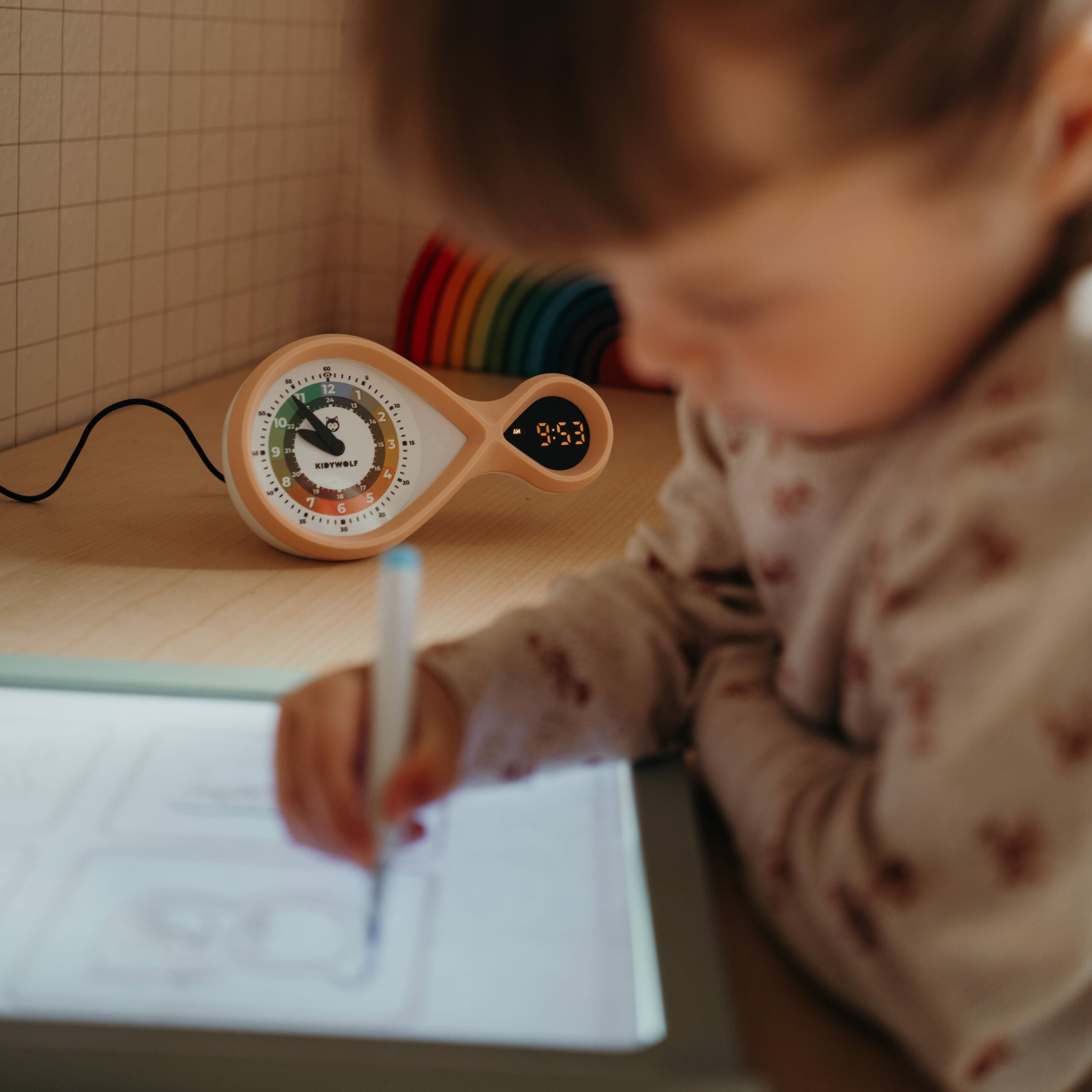 Kidywolf Analoger & Digitaler Wecker Rosa