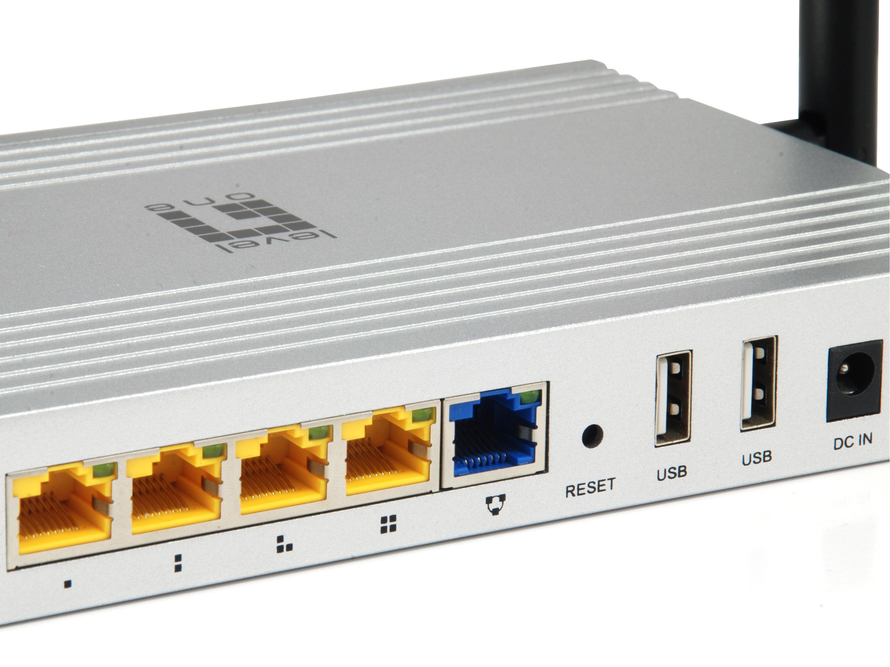 Punto De Acceso Dualband Level One Ac1200 300mb En 2,4ghz Y 867mb En 5ghz Poe Switch 5 Puertos Gigabit 1 Puerto Usb Wap-8021