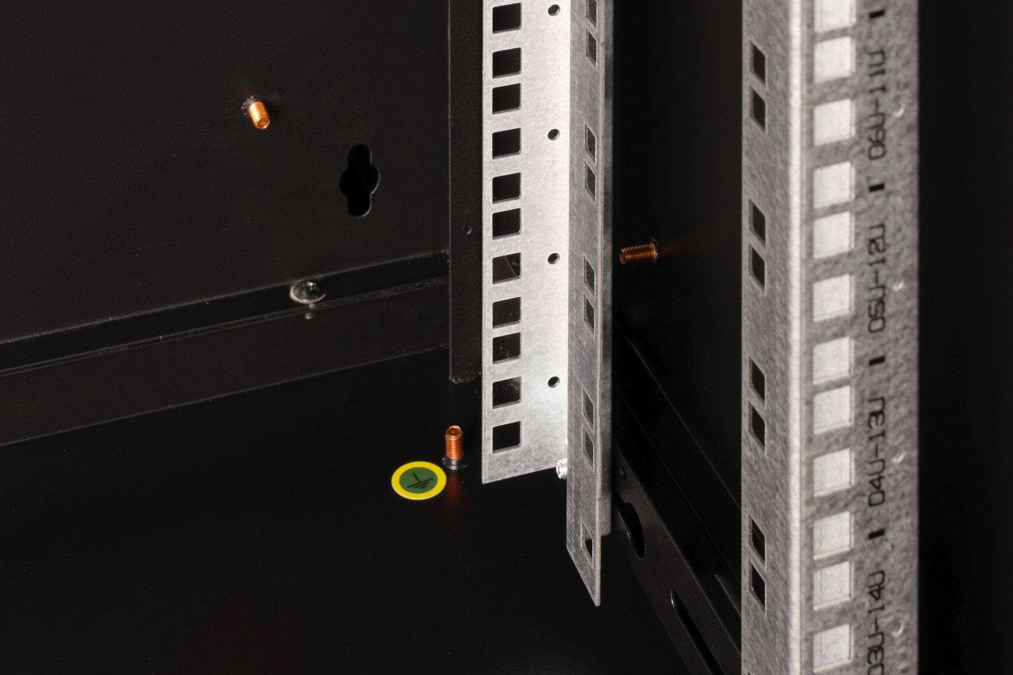 EAN 4016032257905 - Digitus DN-19 16-U-SW armario rack 16U Bastidor de pared Negro imagen 8