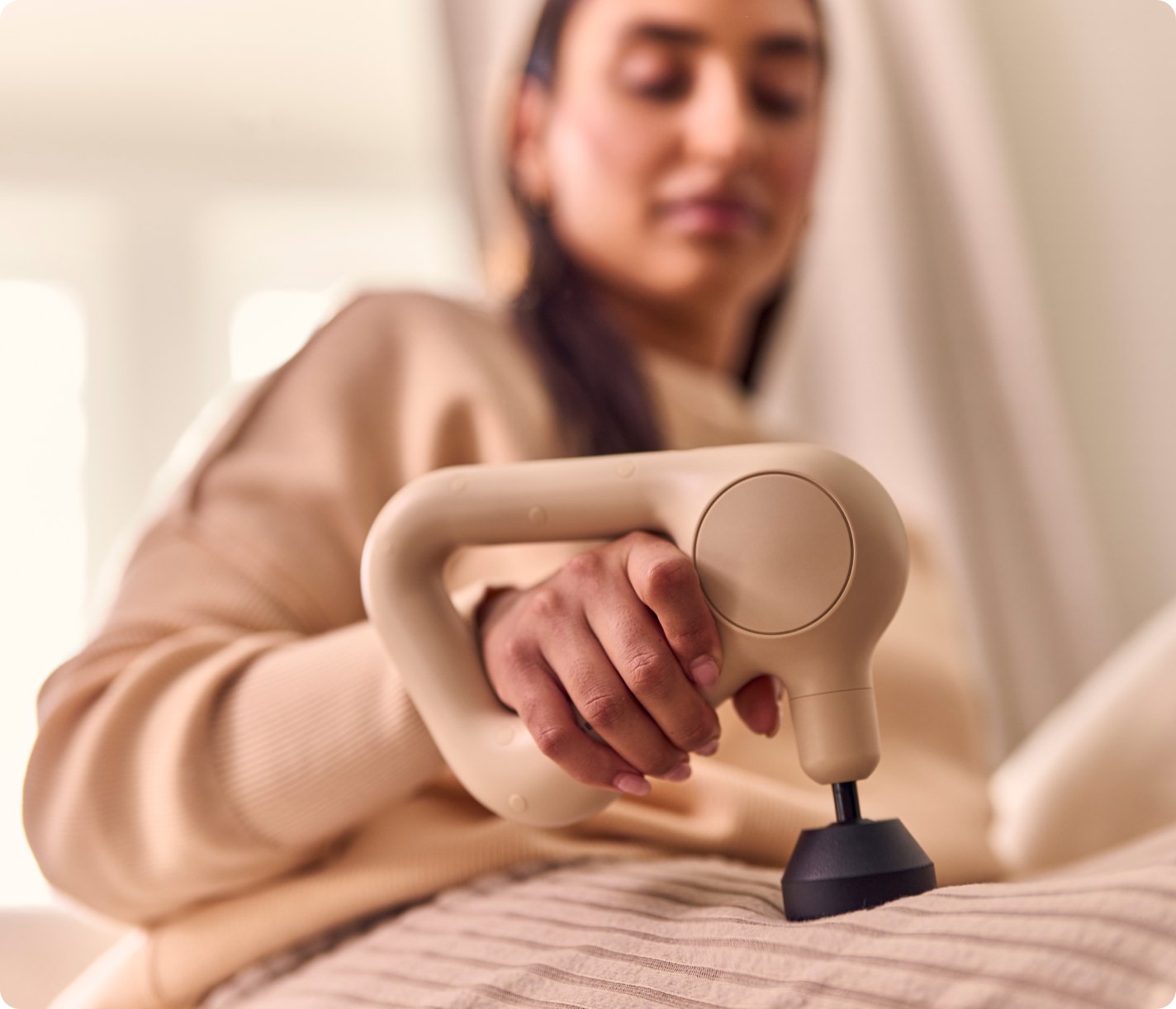 EAN 0840295402345 - Therabody Theragun Relief masajeador Universal Beige imagen 5