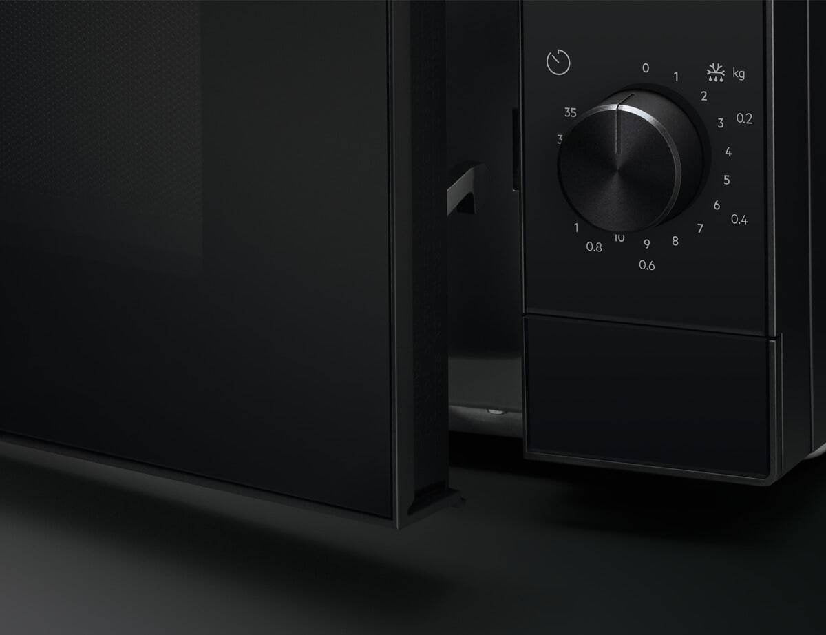 EAN 7332543820368 - Electrolux EMZ421MMK Negro Microondas combinado Encimera 21 L 800 W imagen 7