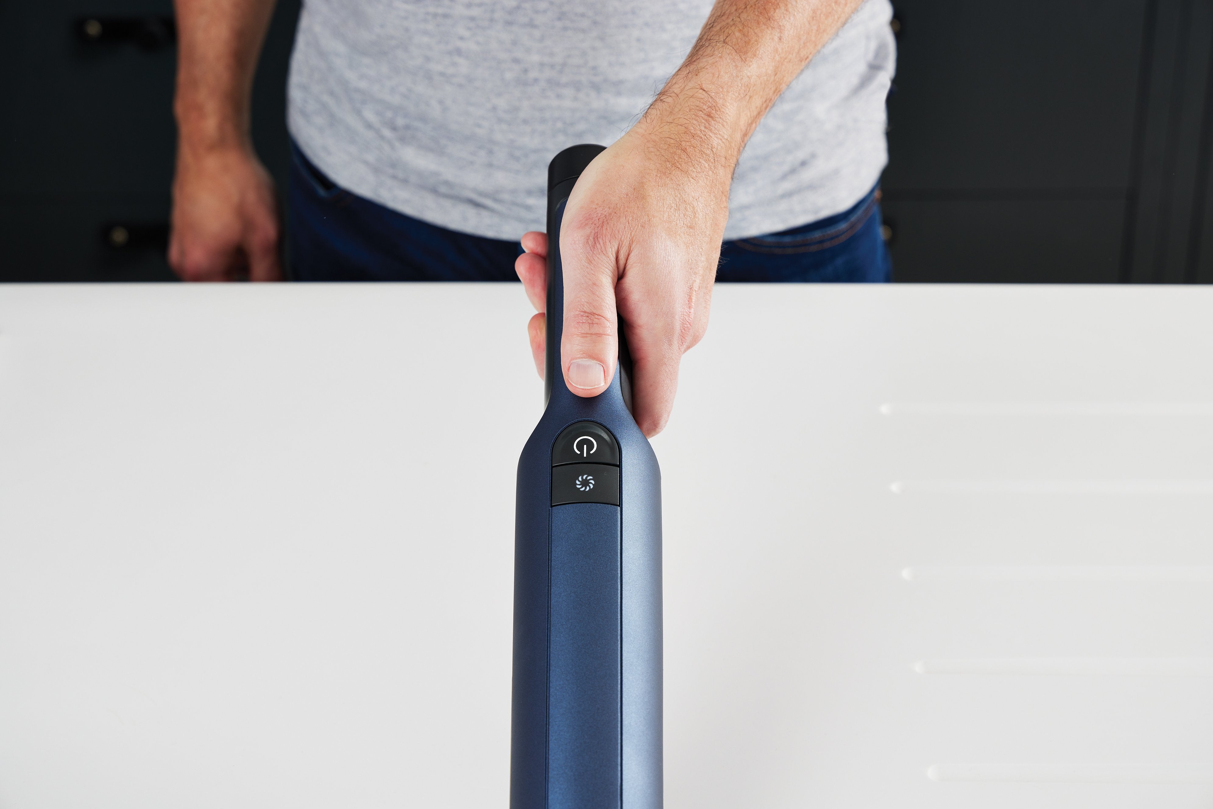 EAN 0622356245876 - Shark WV270EU aspiradora de mano Azul Sin bolsa imagen 8