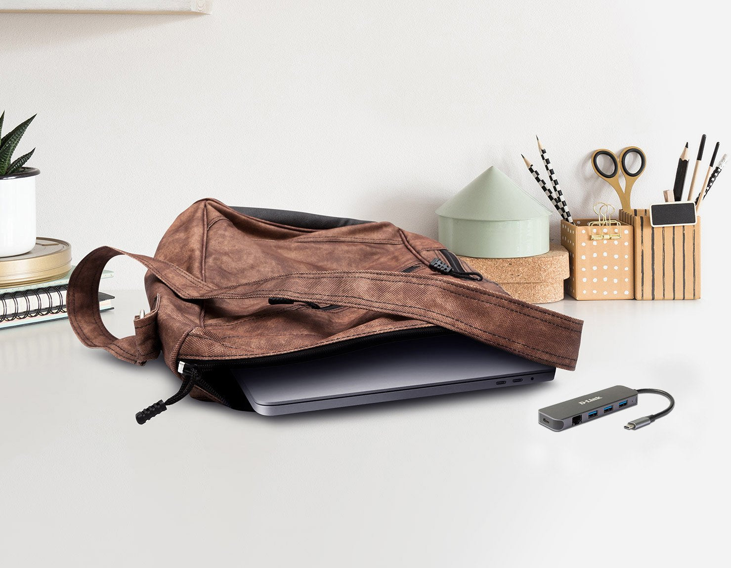 EAN 0790069468612 - D-Link DUB-2334 base para portátil y replicador de puertos Alámbrico USB Tipo C Gris imagen 4