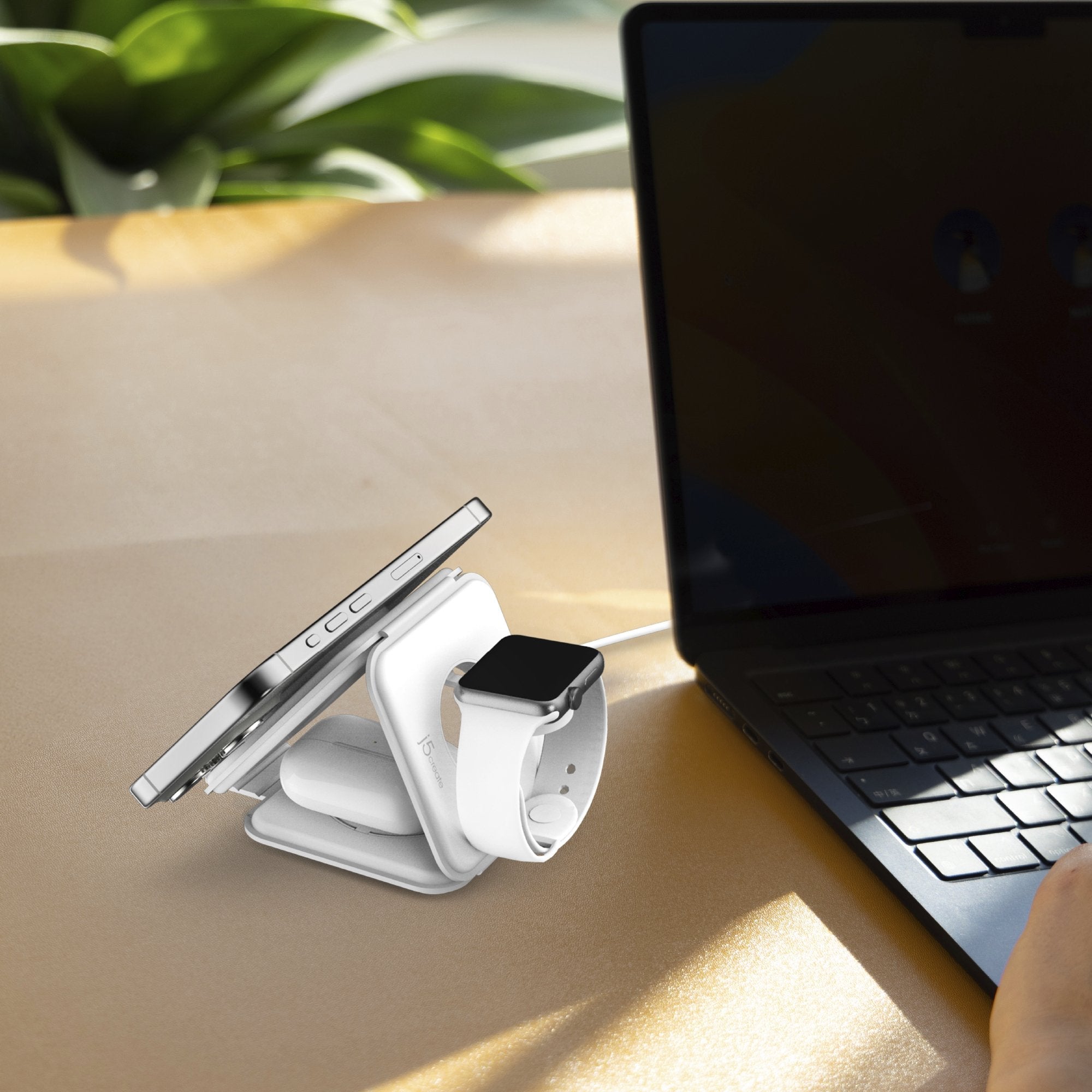 Qi2 3-In-1 Magnetic Travel Char