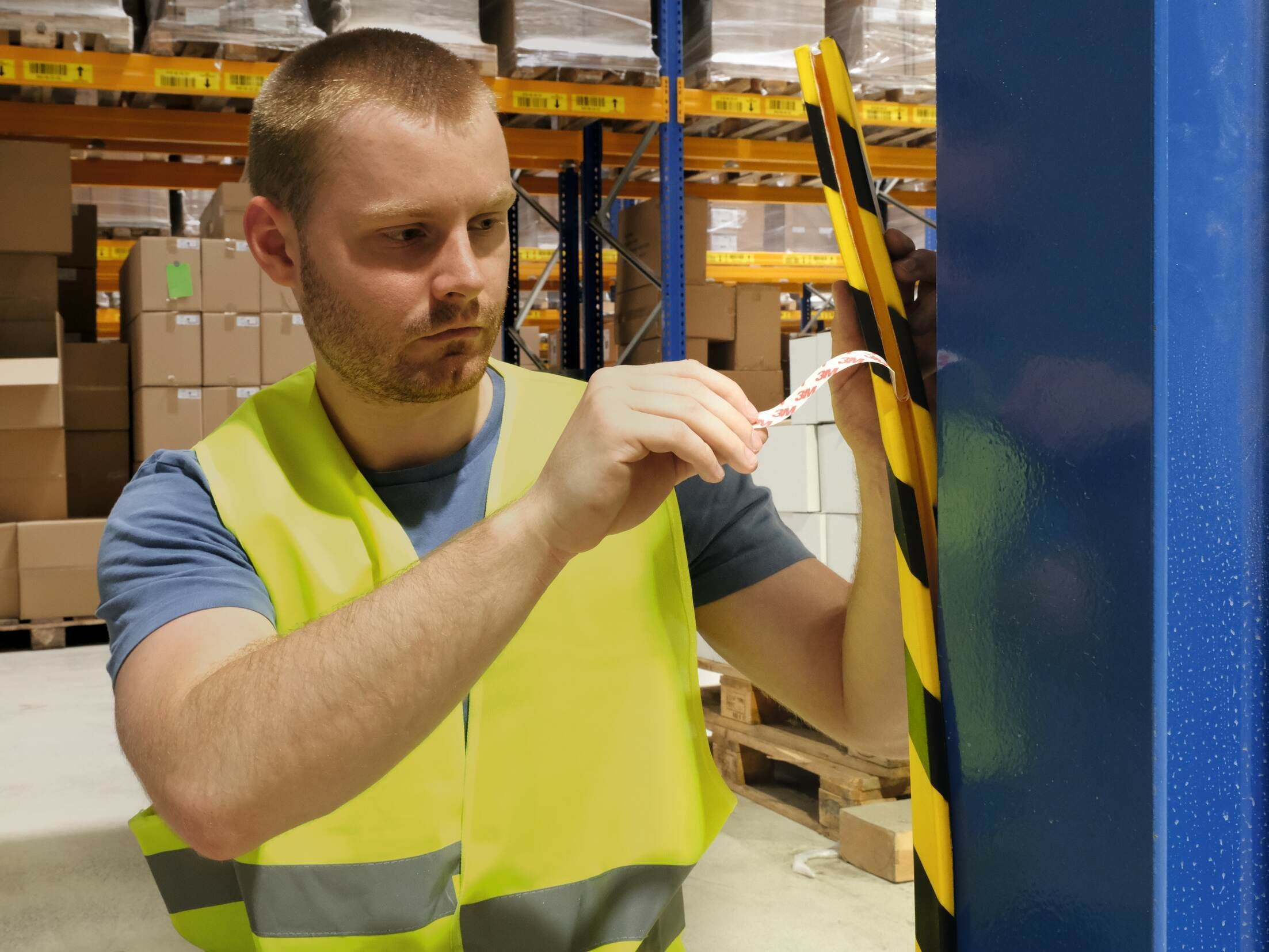 Perfil Protector De Bordes Durable E8 Amarillo Negro Autoadhesivo 1m