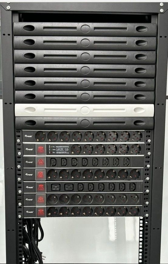 Equip 19" Meckdosenleime Iec C20->6xiec C19+Switch Alu.