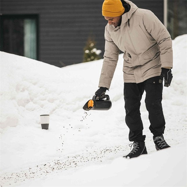 Fiskars 1057076 Streuer, Solid, Länge: 30 Cm, Negro/Orange