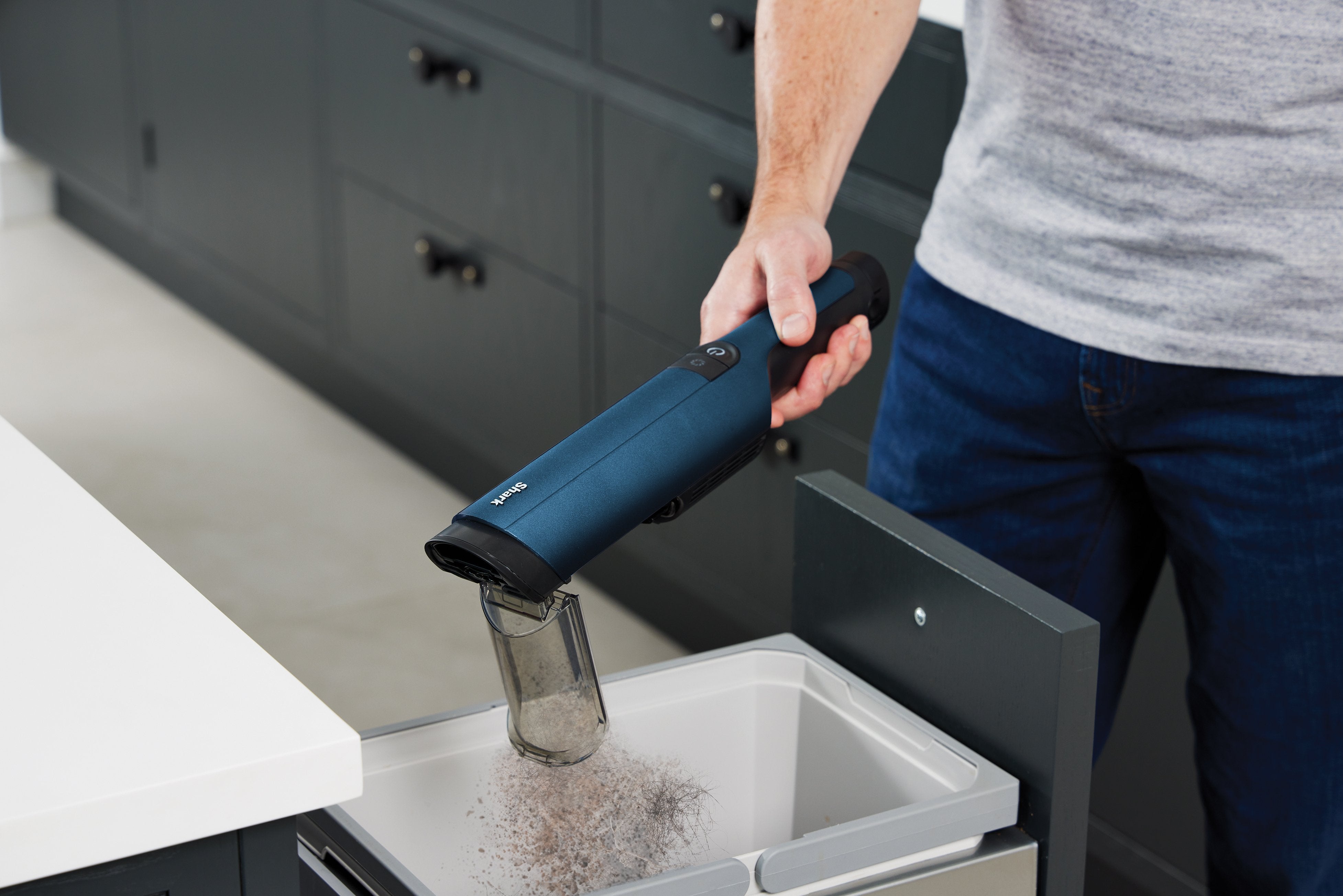 EAN 0622356245876 - Shark WV270EU aspiradora de mano Azul Sin bolsa imagen 16