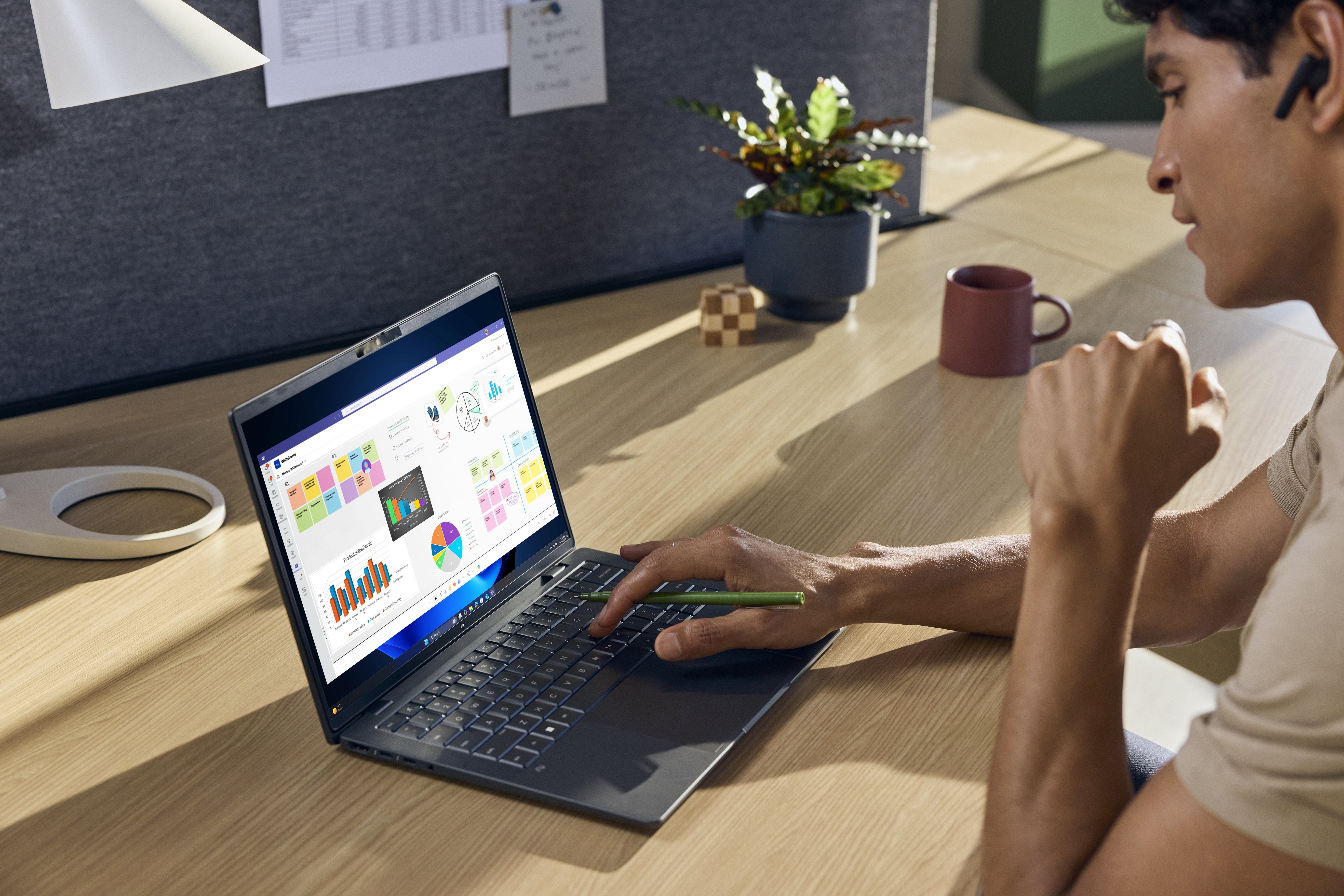 EAN 0199896740814 - HP EliteBook X G2i 14 inch Notebook Next Gen AI PC Wolf Pro Security Edition Copilot+ PC Intel Core Ultra imagen 17