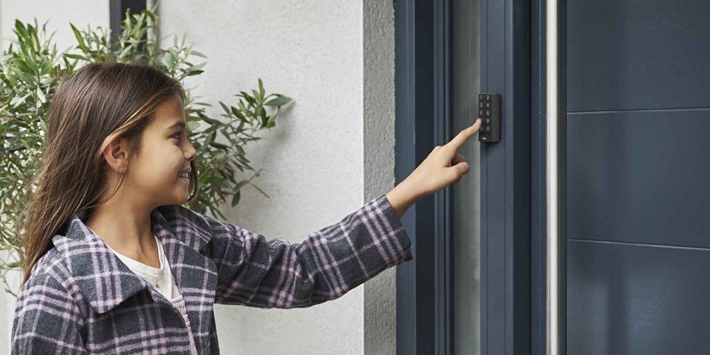 EAN 5052847108468 - Yale 05/301000/BL teclado numérico Bluetooth Negro imagen 7