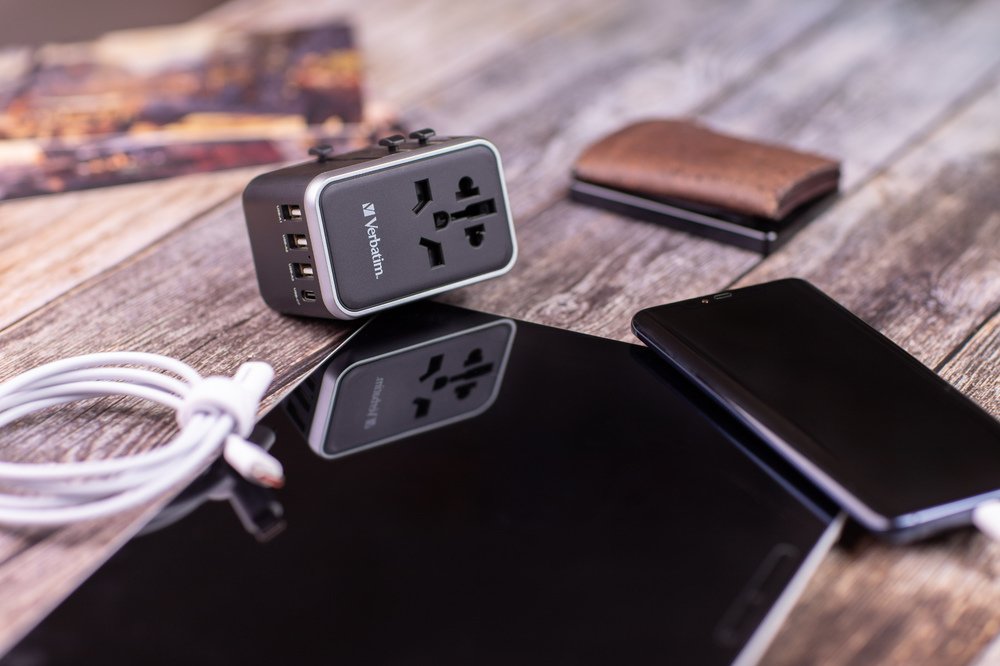 Verbatim Uta-04 Adaptador Con 1 Puerto Usb-C - 3 Puerto Usb-A - 1 Puerto Usb-C