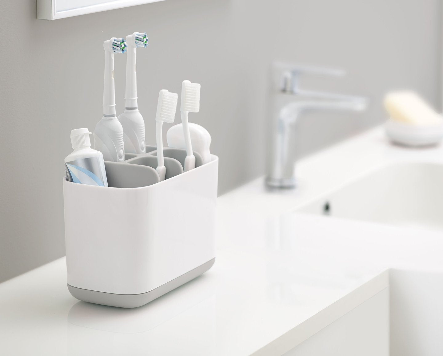 EAN 5028420705102 - Joseph Joseph 70510 portacepillo de dientes Gris Soporte para cepillos de dientes independiente imagen 2