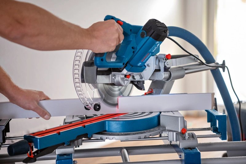 Tronzadora E Ingletadora Bosch Professional Gcm 305-216 D Azul, 1200 Vatios