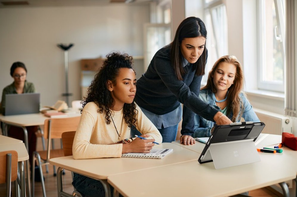 Kensington Blackbelt, Funda Para Tablet Negro Blanco, Microsoft Surface Pro 9 10, Copilot+ Pc Surface Pro 11.ª Edición K97503ww