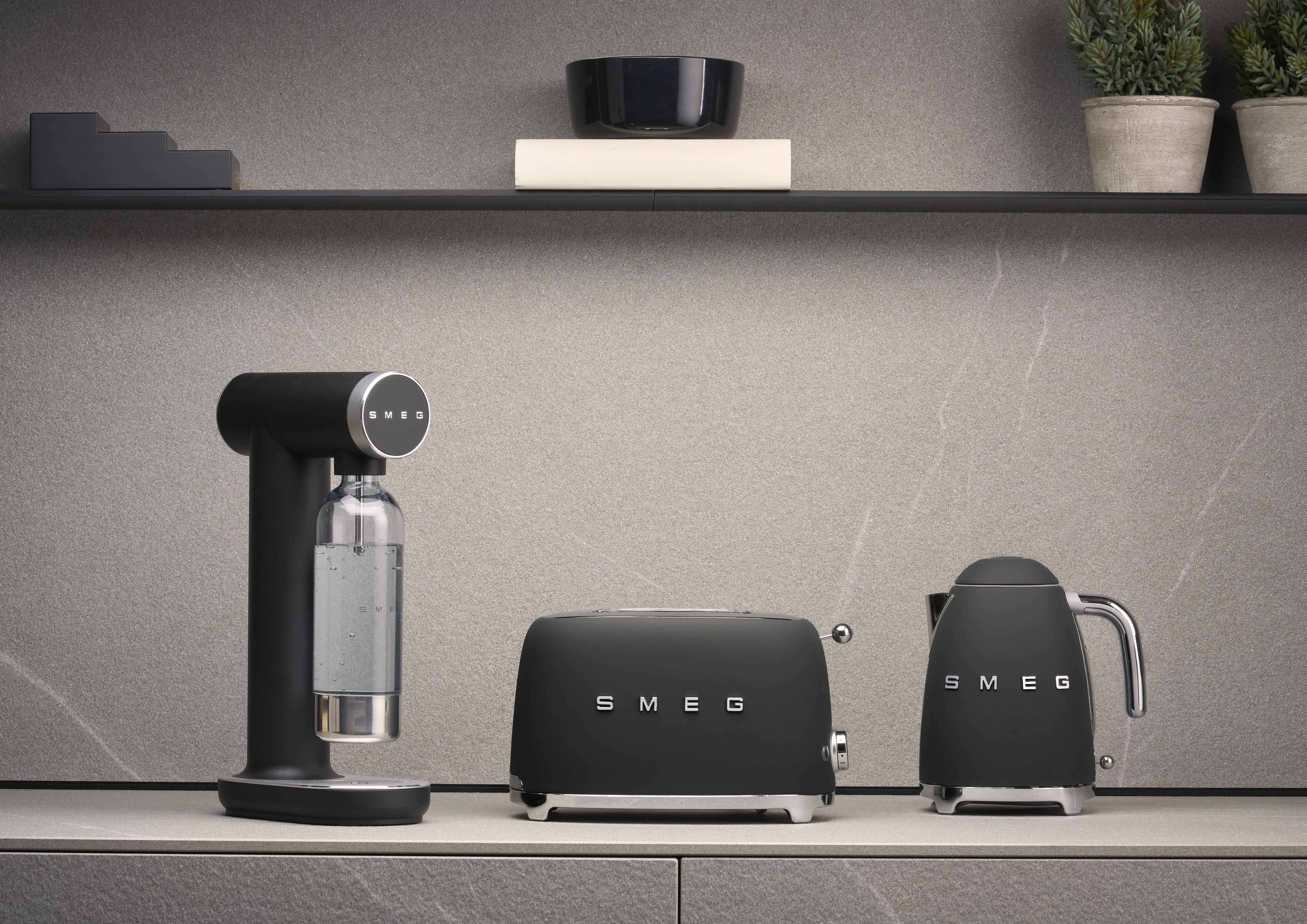 EAN 8017709347512 - Smeg SKC01BLM carbonatador Plástico Negro imagen 19