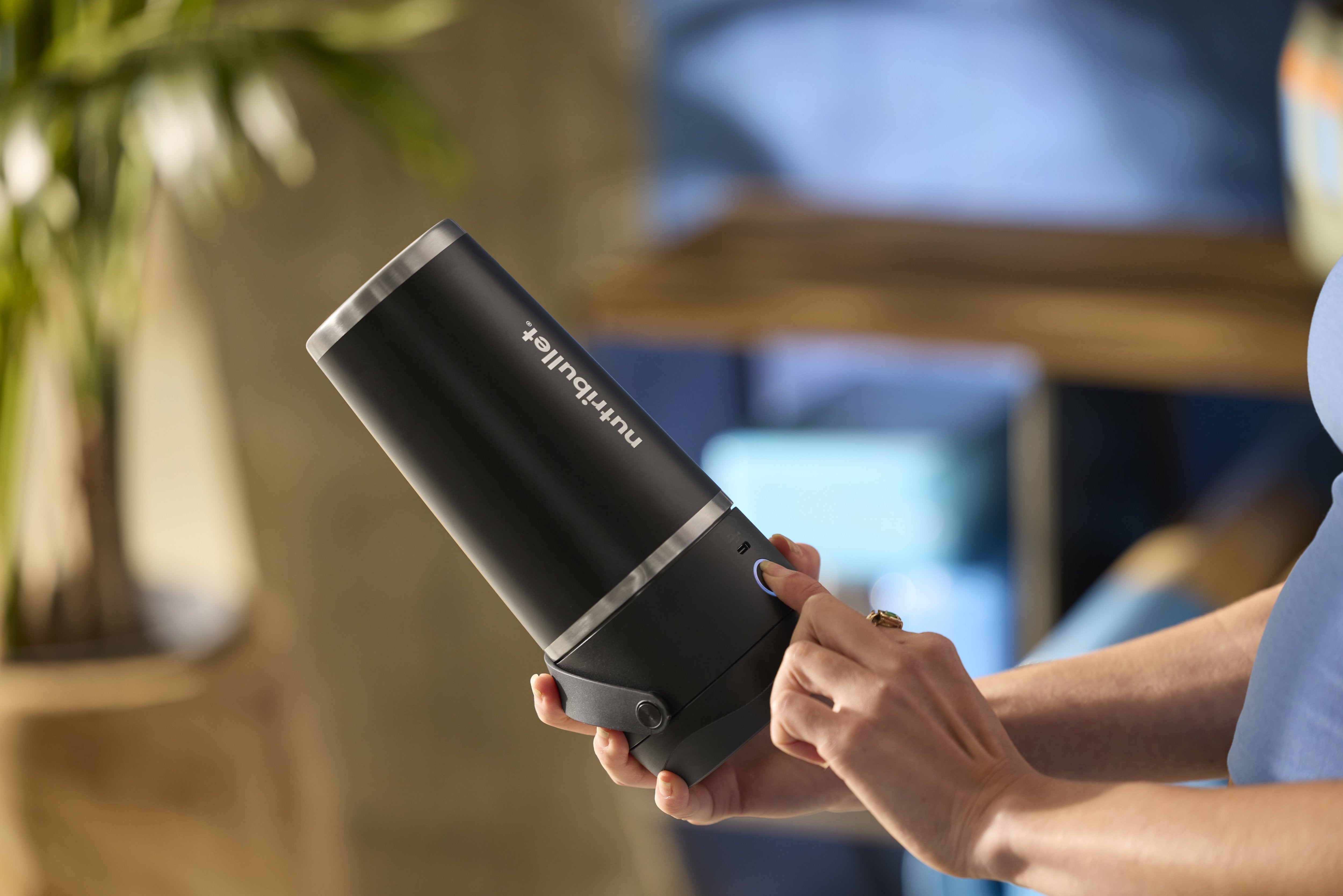 EAN 8006447003057 - NutriBullet Flip 0,59 L Batidora de vaso portátil 11 W Negro imagen 7