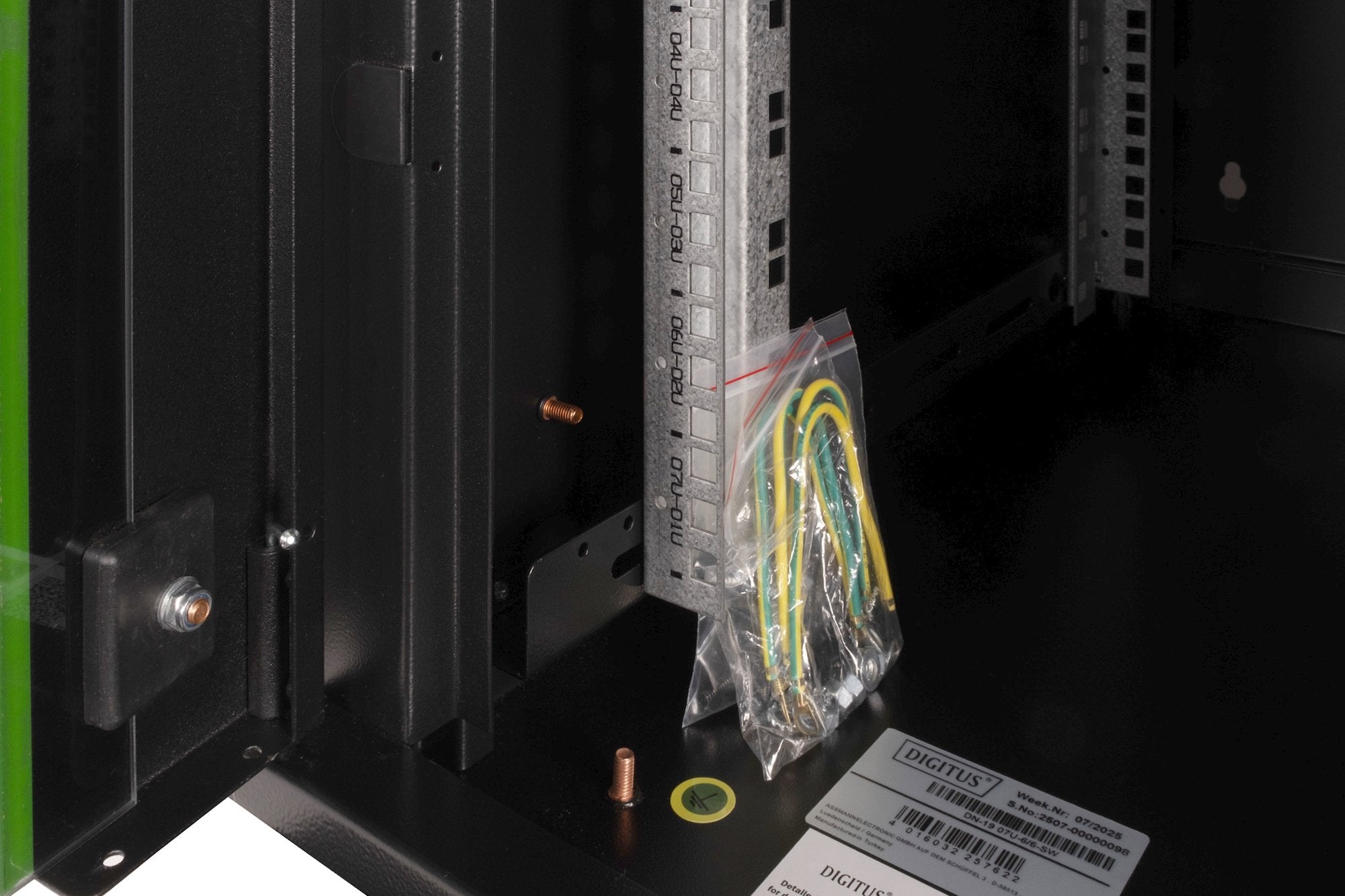 EAN 4016032257622 - Digitus DN-19 07U-6/6-SW armario rack 7U Bastidor de pared Negro imagen 6