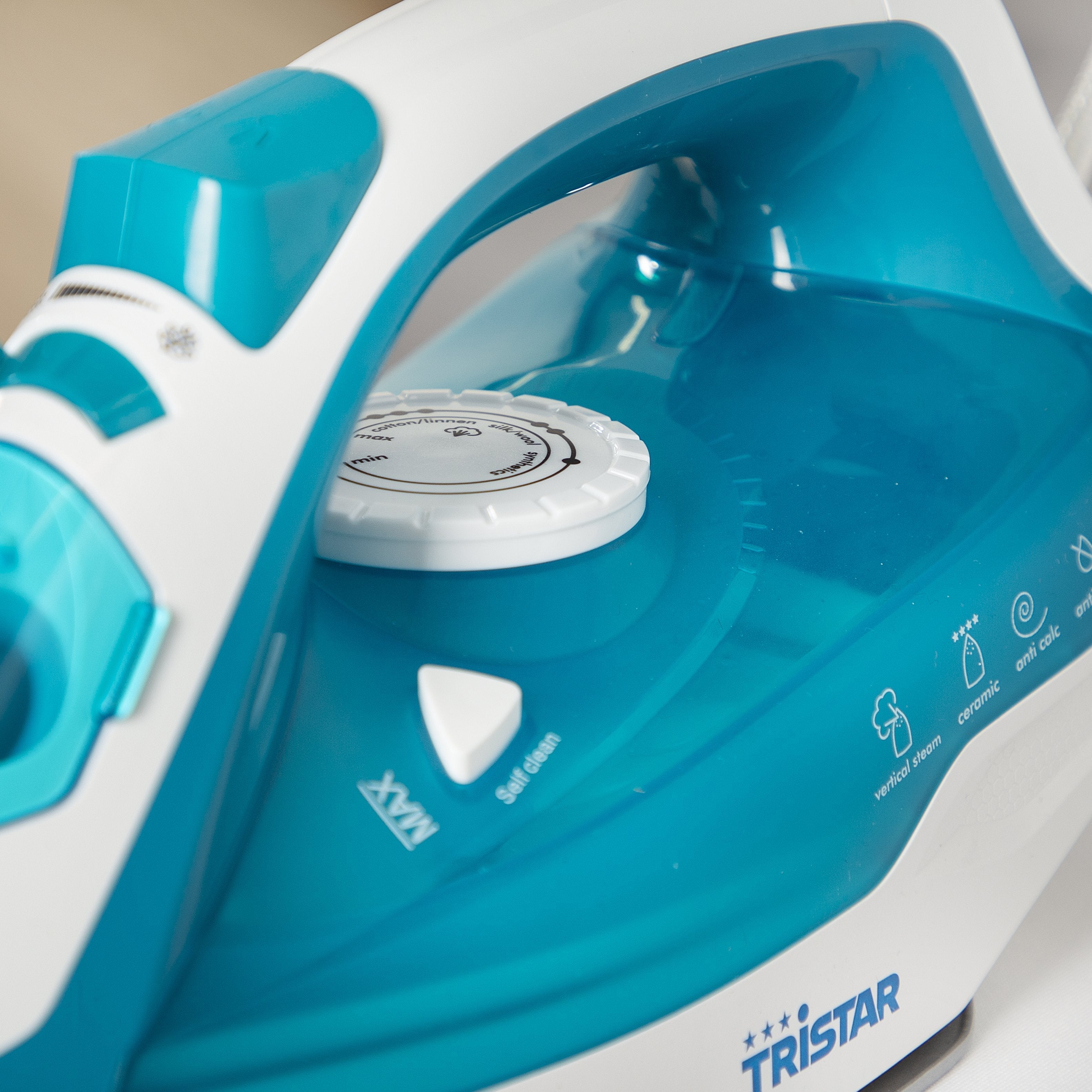 EAN 8713016071309 - Tristar ST-8320 plancha Plancha a vapor Suela de cerámica 2600 W Turquesa, Blanco imagen 14
