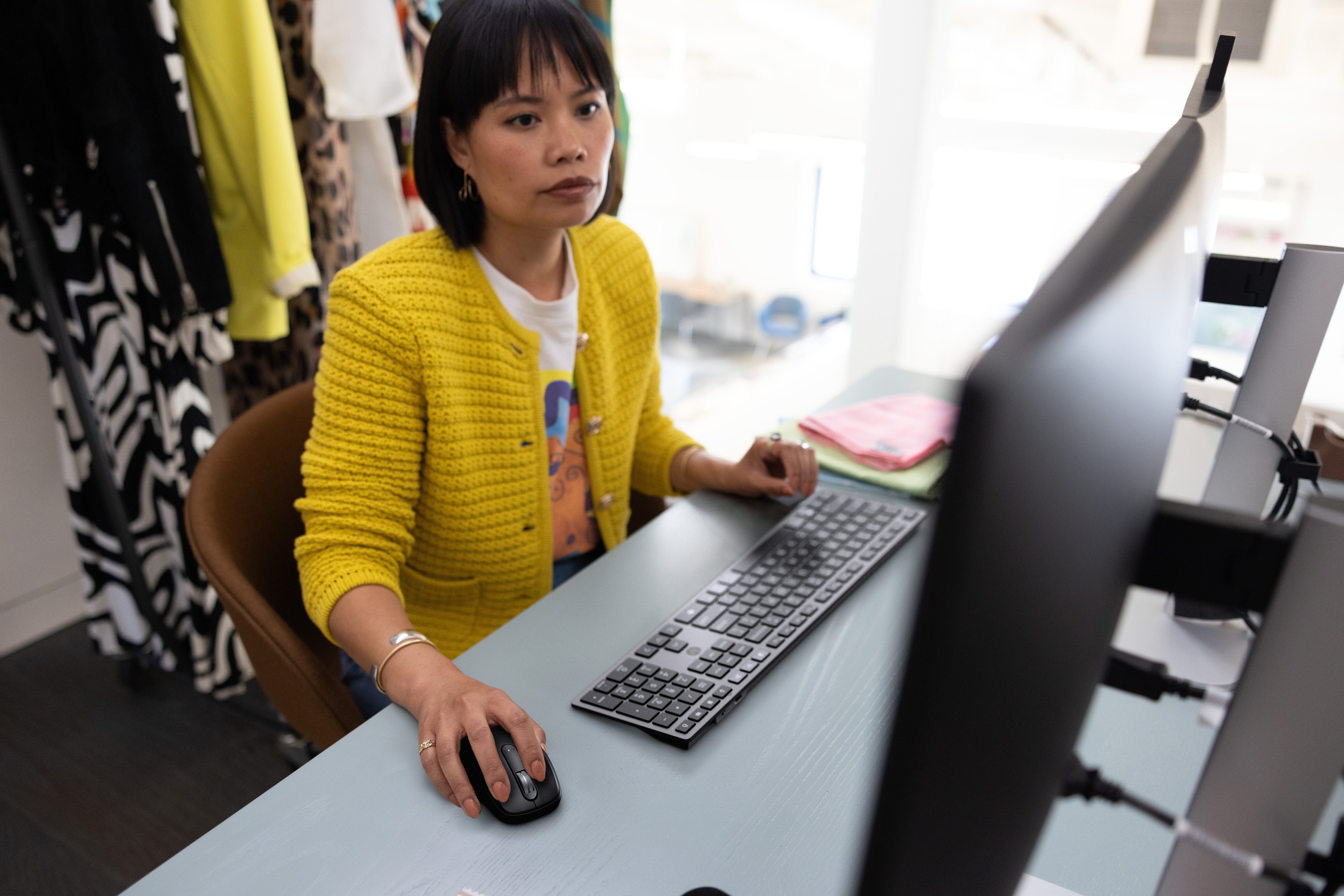 EAN 0198122140756 - HP 720 Multi-Device Rechargeable Wireless Keyboard teclado Hogar / Oficina USB + Bluetooth Negro imagen 12