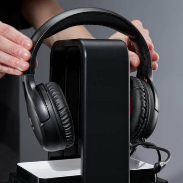 Soporte Para Accesorios De Taquilla Para Juegos Numskull - Deminy Light Logo