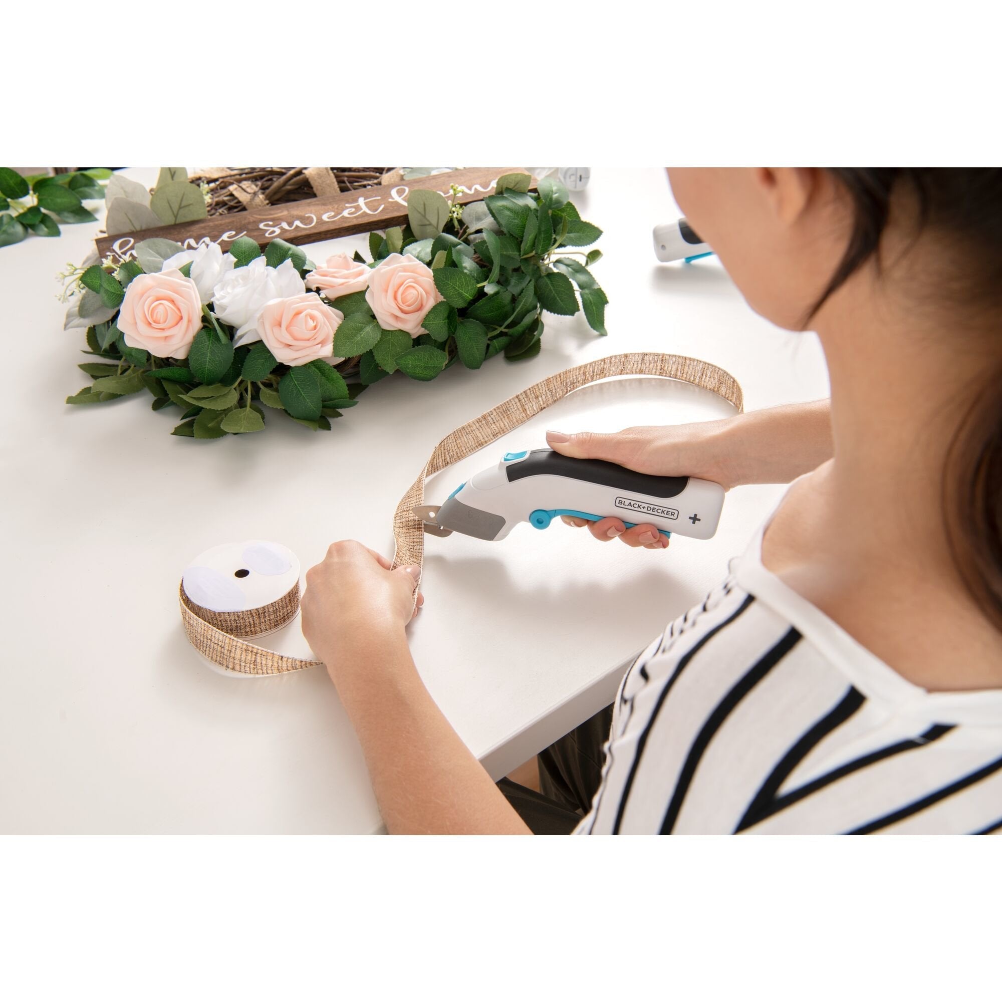 EAN 5035048788615 - Black & Decker BCSC115-XJ tijera de escritorio y manualidades imagen 9