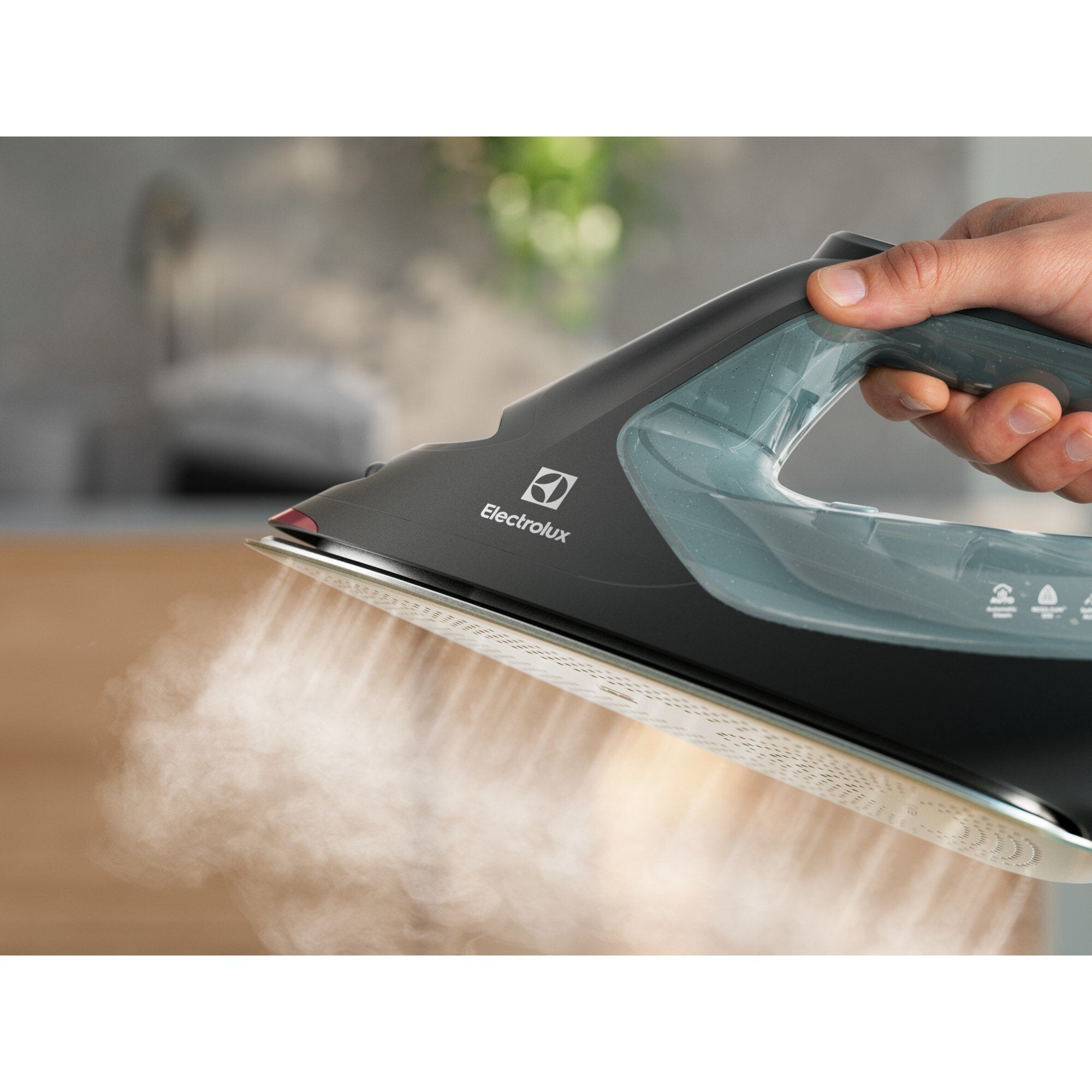 EAN 7332543996117 - Electrolux E8SI2-8OG Plancha a vapor Suela RESILIUM 2800 W Verde imagen 5