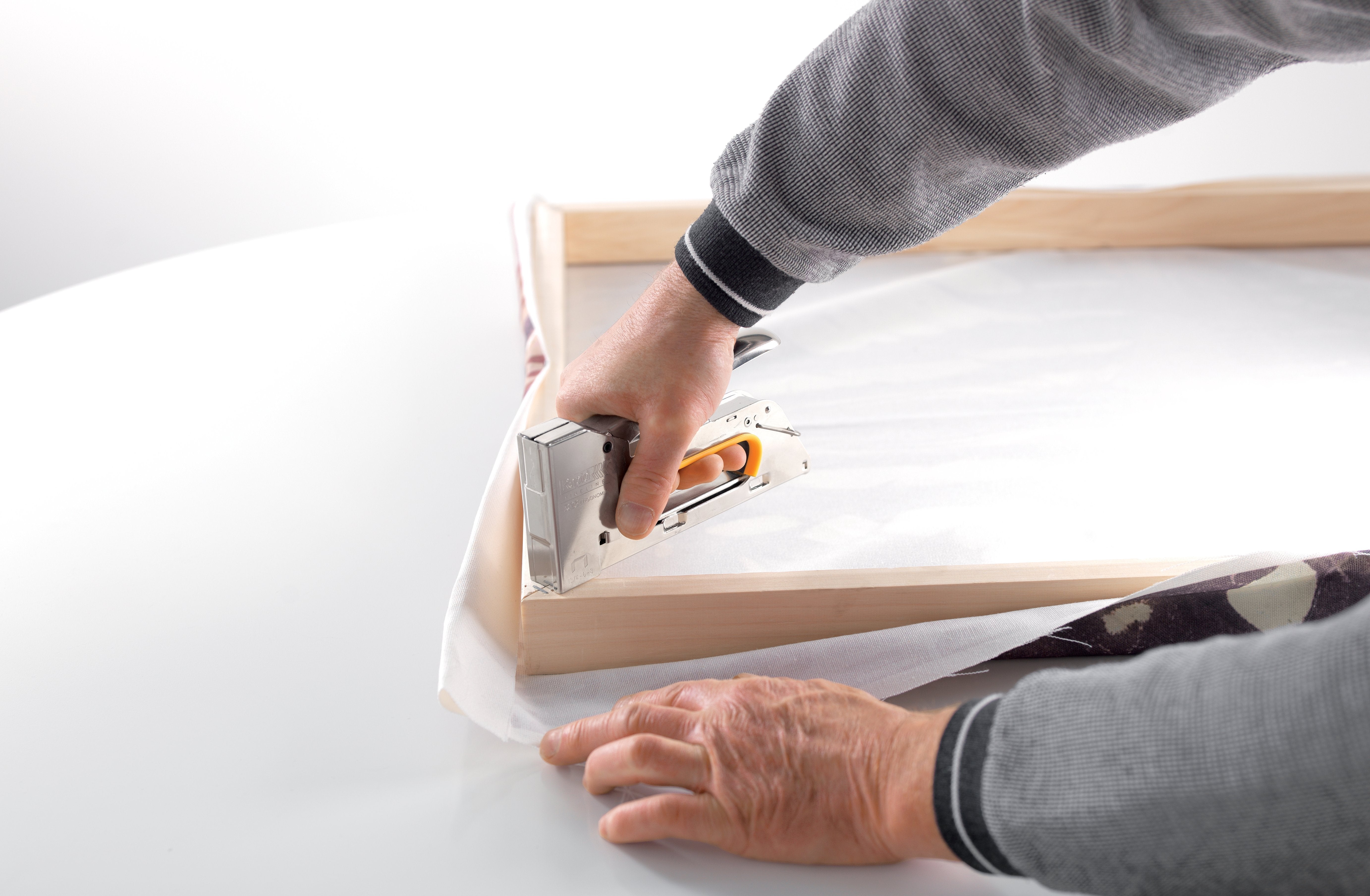 Clavadora/Grapadora Rapid Pro R23 Para Grapas Nâº13/4-8mm - Sin Retroceso - Funcion De Bloqueo - Cromado