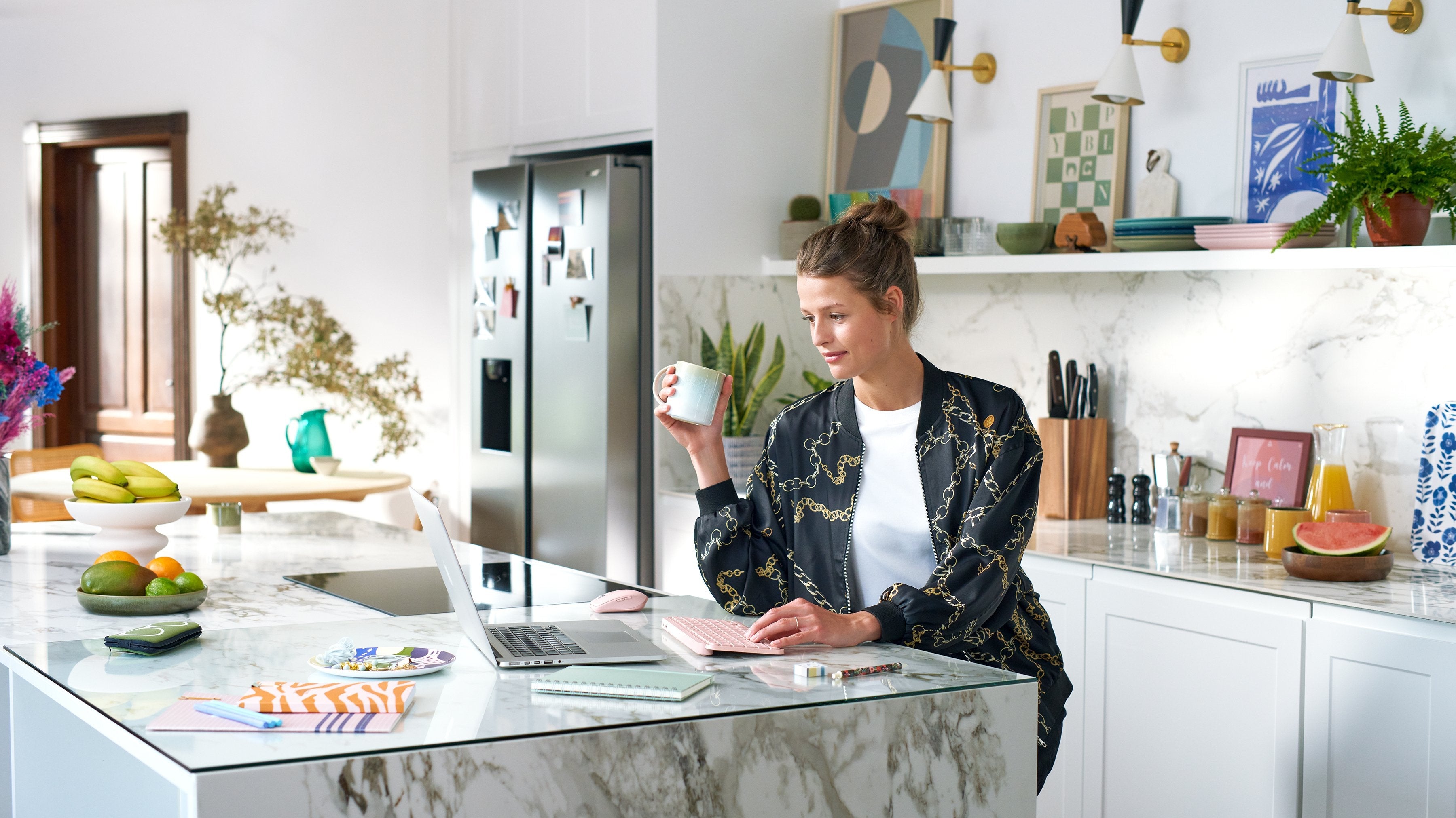 EAN 5099206101937 - Logitech 920-010813 teclado Oficina RF Wireless + Bluetooth QWERTY Español Rosa imagen 6