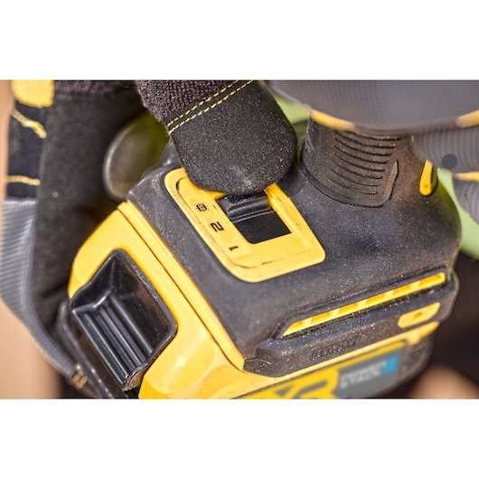 Llave De Impacto Hidráulica Inalámbrica Dewalt Dcf870e2t, 1/4", 18 Voltios Amarillo/Negro, 2 Baterías Powerstack Li-Ion 1,7 Ah, En Caja T Stak Dcf870e2t-Qw