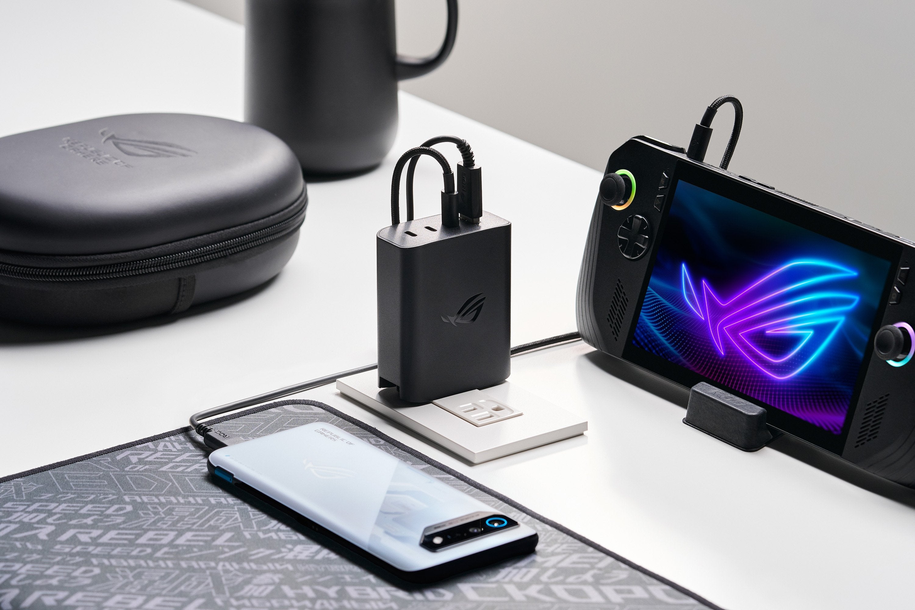 EAN 4711387606537 - ASUS ROG 140W USB-C GaN Universal Negro Corriente alterna Carga rápida Interior imagen 11